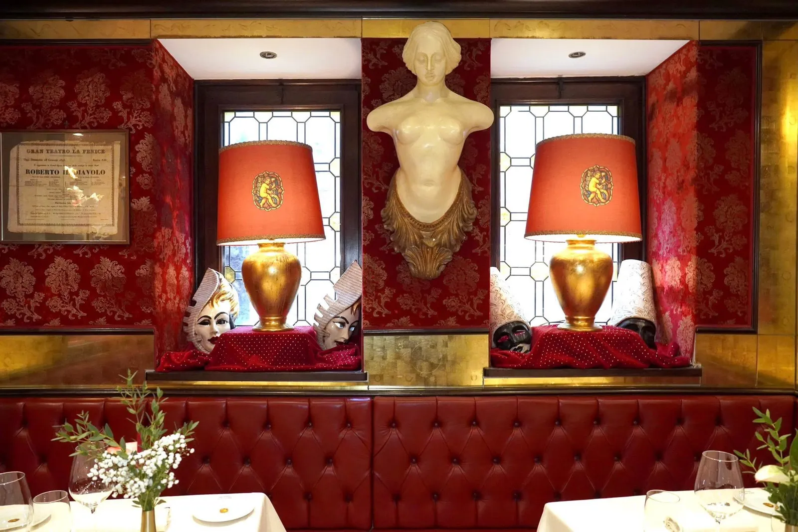 🎗️ Bistrot de Venise เป็นห้องอาหารที่มีชื่อเสียงที่สุดแห่งหนึ่งใจกลางนคร Venice ตัวร้านเปิดทำการเป็นครั้งแรกในปี 1992 โดยมีตำแหน่งตั้งอยู่ระหว่าง Piazza San Marco และสะพาน Ponte Rialto
