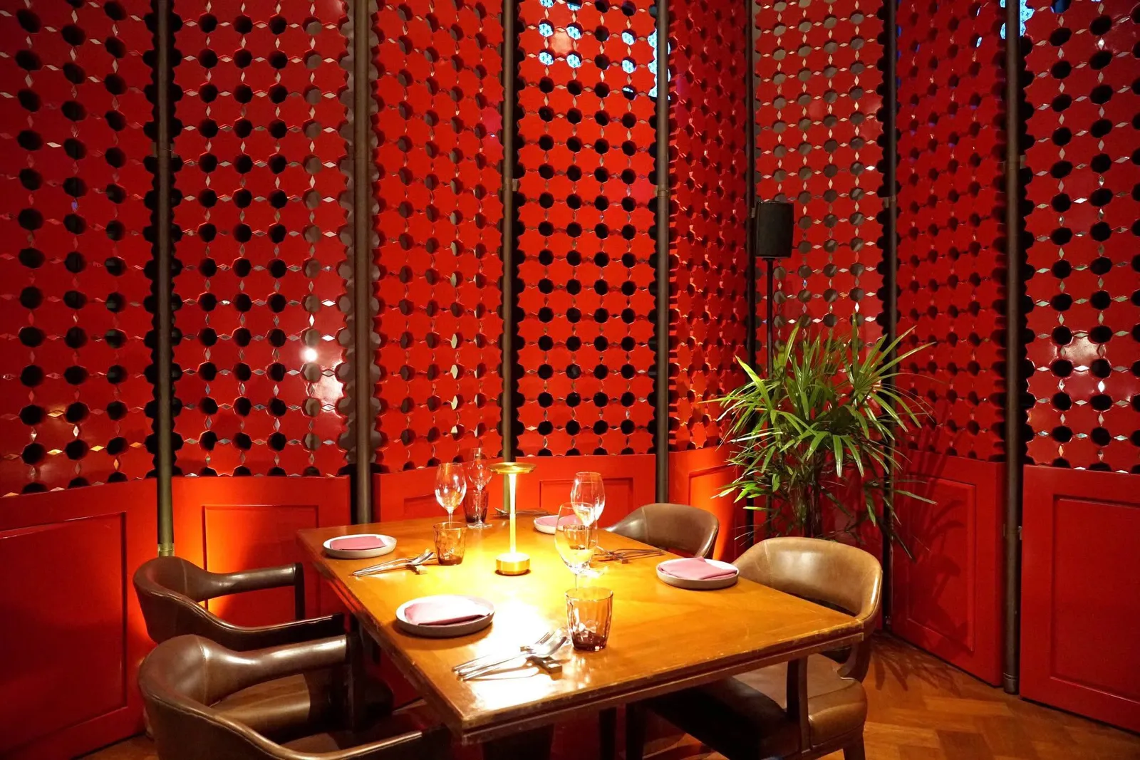 ปัจจุบันโรงแรม W Hotel Bangkok ได้เช่าพื้นที่เพื่อปรับปรุงเป็น The House On Sathorn มาจนถึงปัจจุบัน ห้องอาหาร Paii ได้ชื่อมาจากไม้พายสำหรับพายเรือเพื่อนำเสนอคอนเซ็ปอาหารไทยที่เลือกใช้วัตถุดิบทั้งท้องถิ่นและนำเข้าคุณภาพสูง