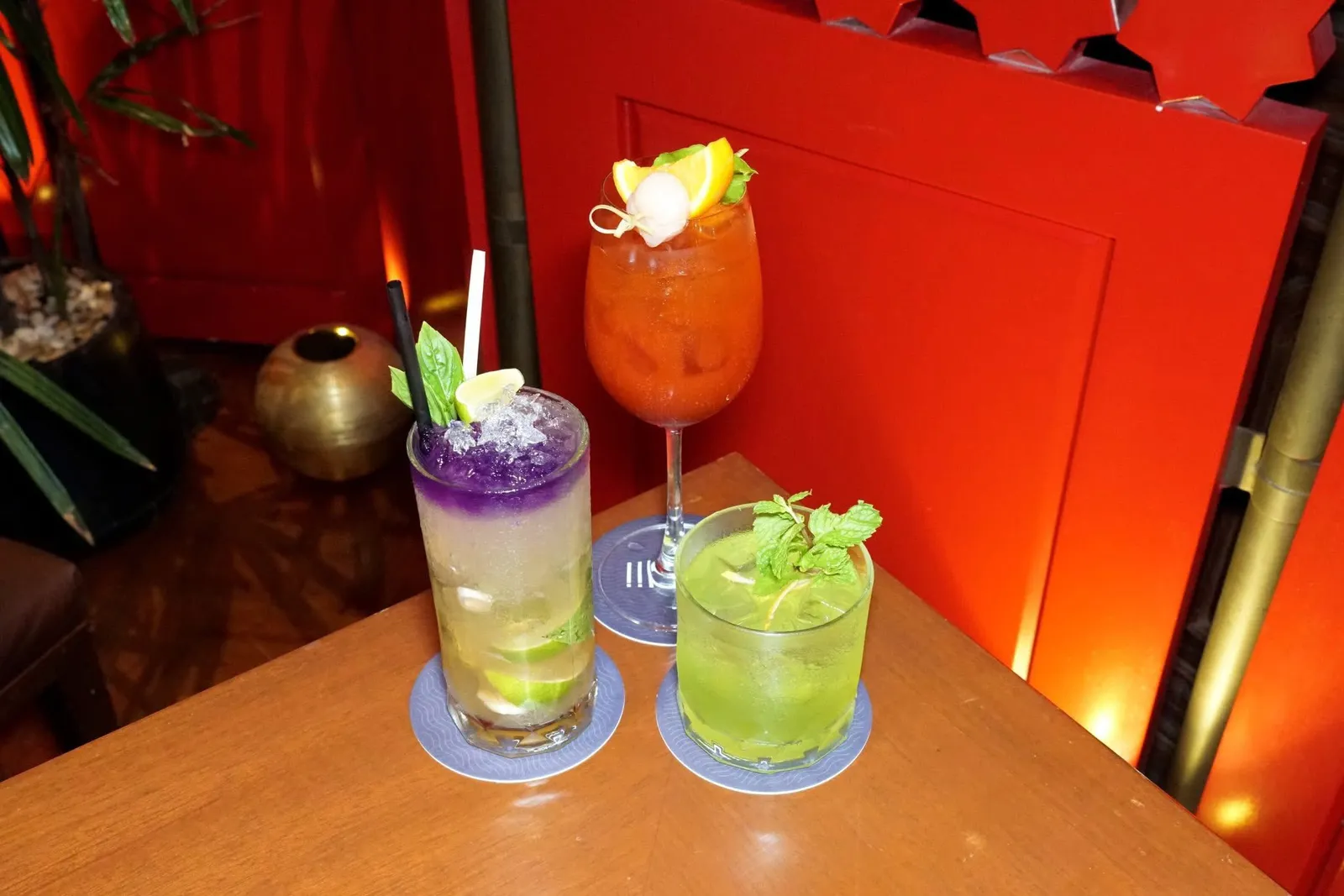 📃 DRINKSStrawberry Iced TeaThai tea, lychee, Yuzu, Strawberry Berry, Soda WaterThe ScentsBasil, Lemongrass, Honey, Lime, Ginger AleGreen LemonadeKiwi, Apple, Lime Cordial, Mint, Lemonade