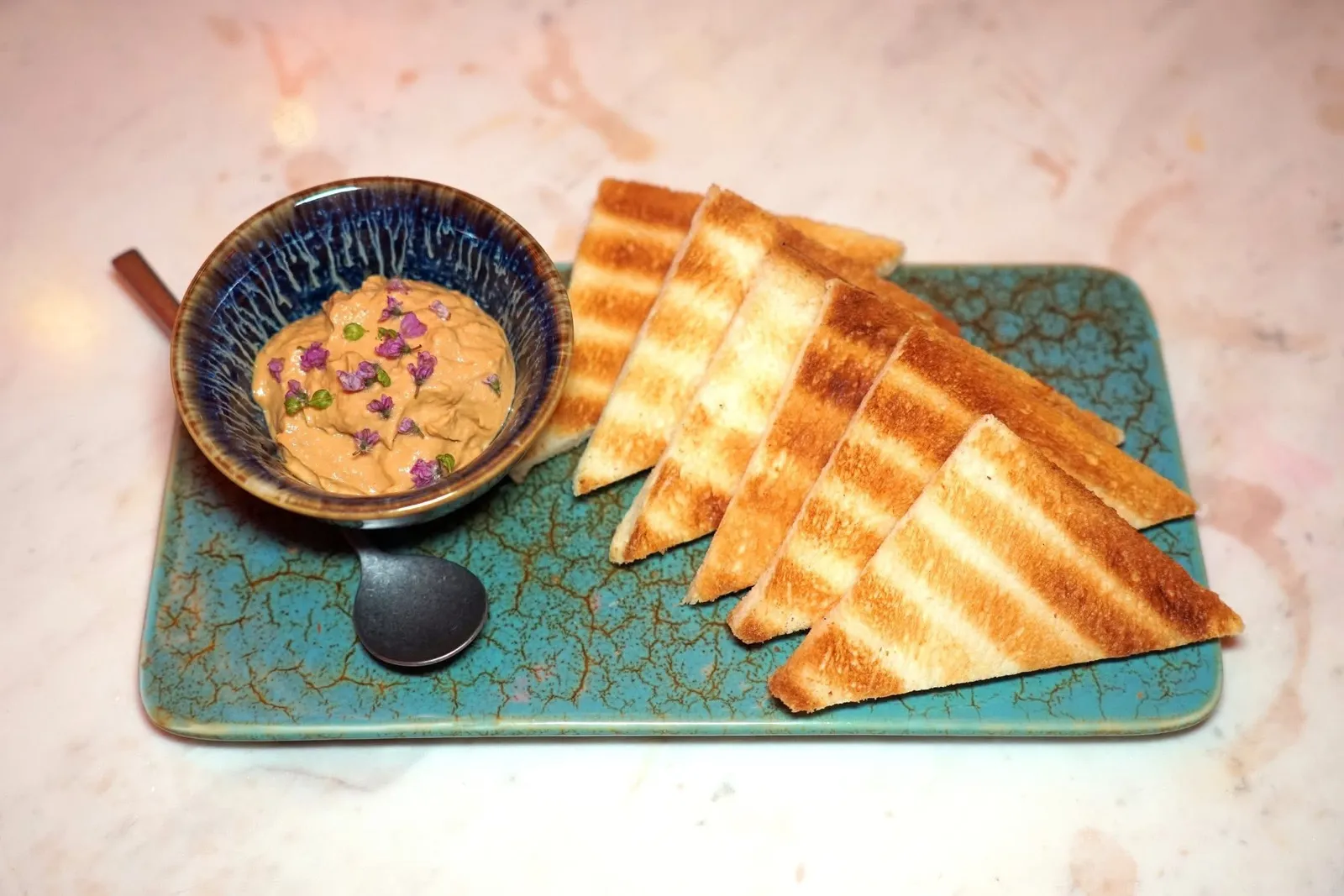 ANKIMO PASTE (290++)Mouse of anko fish liver served with toasted white breadจานนี้ให้นำมูสตับปลาอังโกะปาดลงบนแผ่นขนมปังปิ้งกรอย ๆ หอมละมุนมาก ๆ