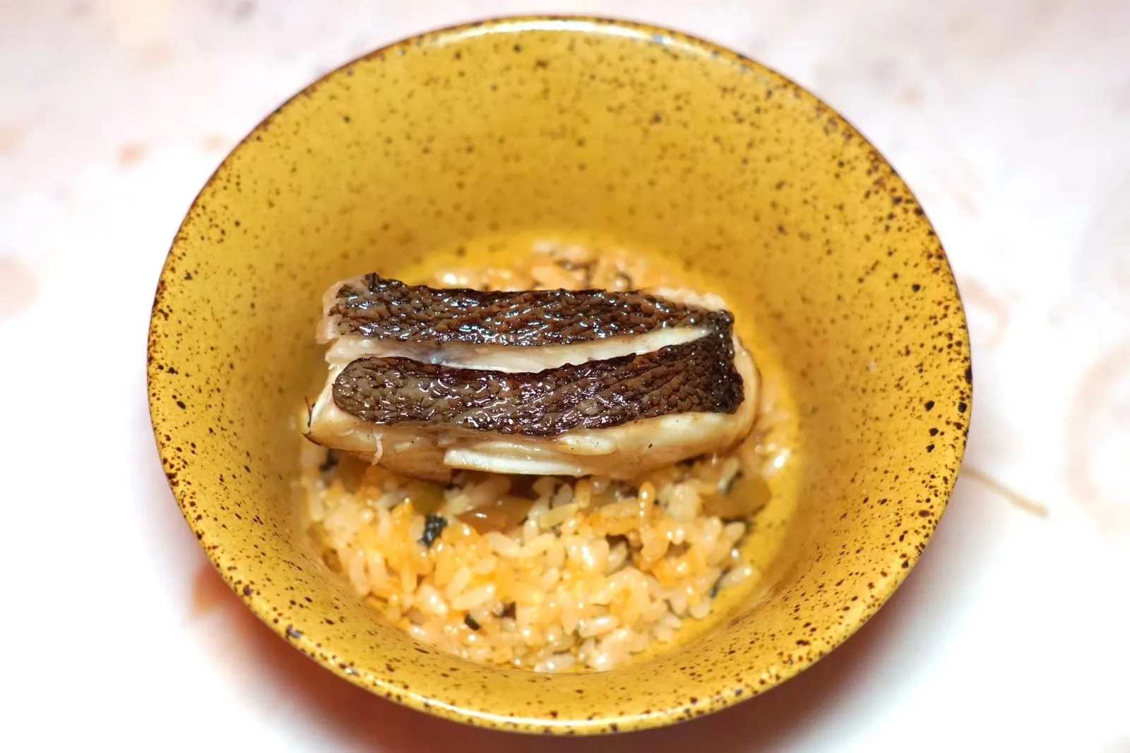 TAKANAFUMI DON (350++)Japanese fried rice with pickled lettuce on top with grilled cod fishปิดท้ายมื้อด้วยข้าวผัดสไตล์ญี่ปุ่นเสิร์ฟมากับปลาค็อดย่างหอม ๆ ตัดรสด้วยความเปรี้ยวเพียงเบา ๆ ของผักดอง