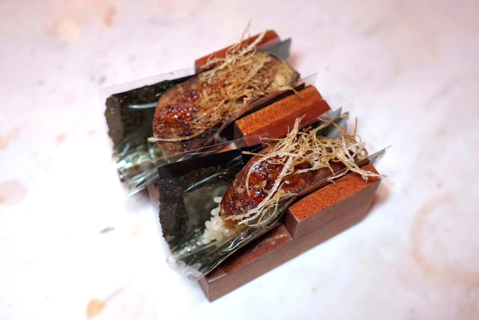 FOIE GRAS (550++)Pan fried foiegras with teriyaki sauceHand Roll ที่จับคู่กับฟัวกราส์จี่บนกระทะจนผิวกรอบ ตัดความมันด้วยซอสเทริยากิเข้มข้น