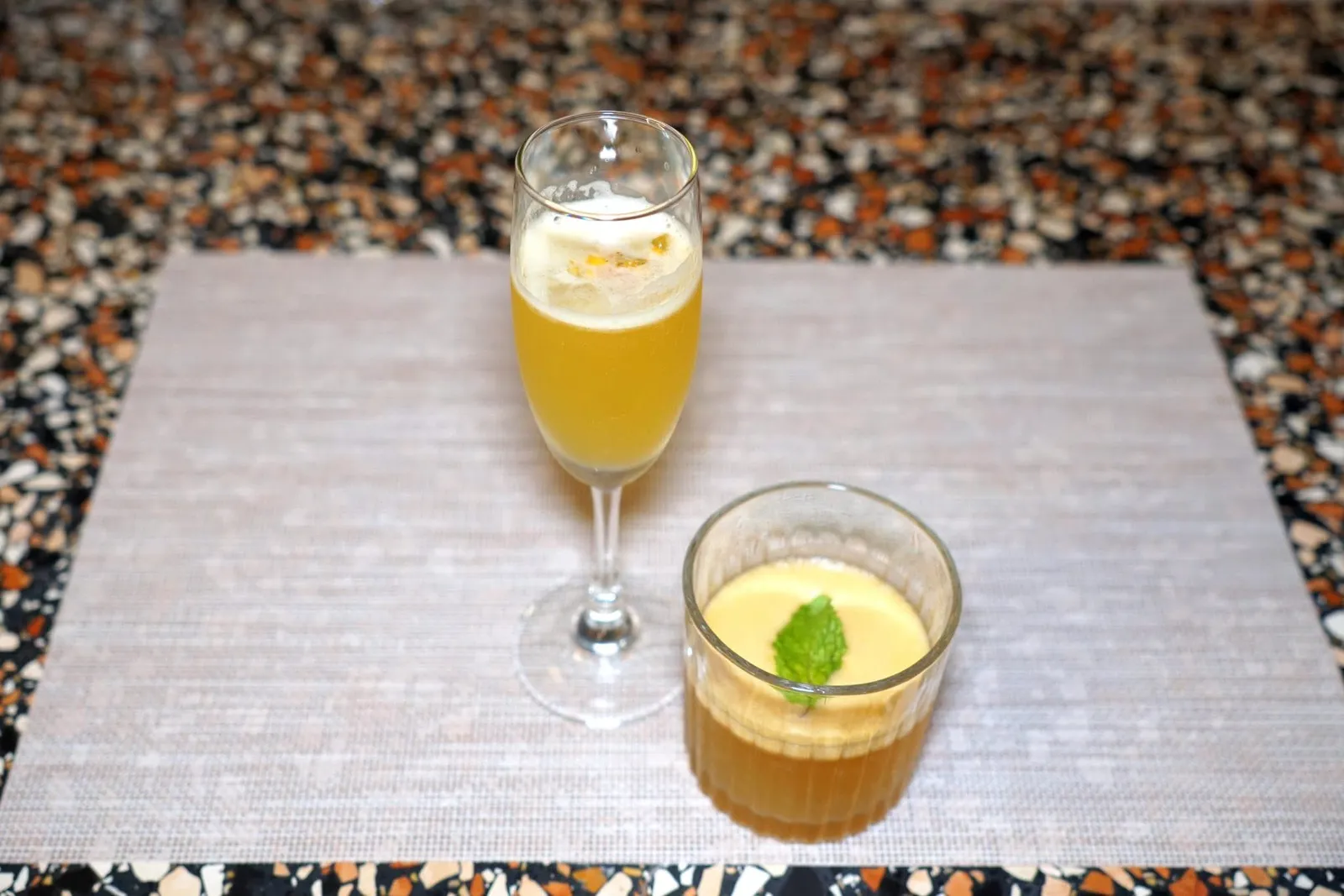 การจับคู่เครื่องดื่ม Mocktail Pairing (4 Glasses - 350++) และ Cocktail Pairing (4 Glasses - 550++) ก็จัดว่าคุ้มค่าไม่แพ้กัน