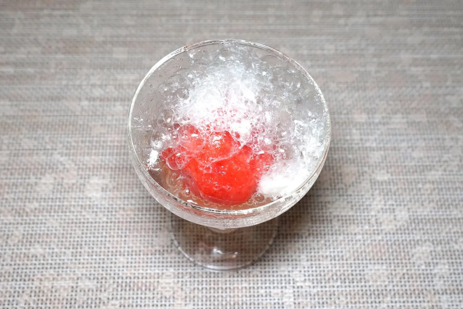 Chapter SixCrystal CitrusSecret Menu by Chefล้างปากด้วยสตรอว์เบอร์รี่จากจังหวัดเชียงใหม่เสิร์ฟมาเป็นเชอร์เบท ด้านบนคือโฟมเลมอน (11/20)