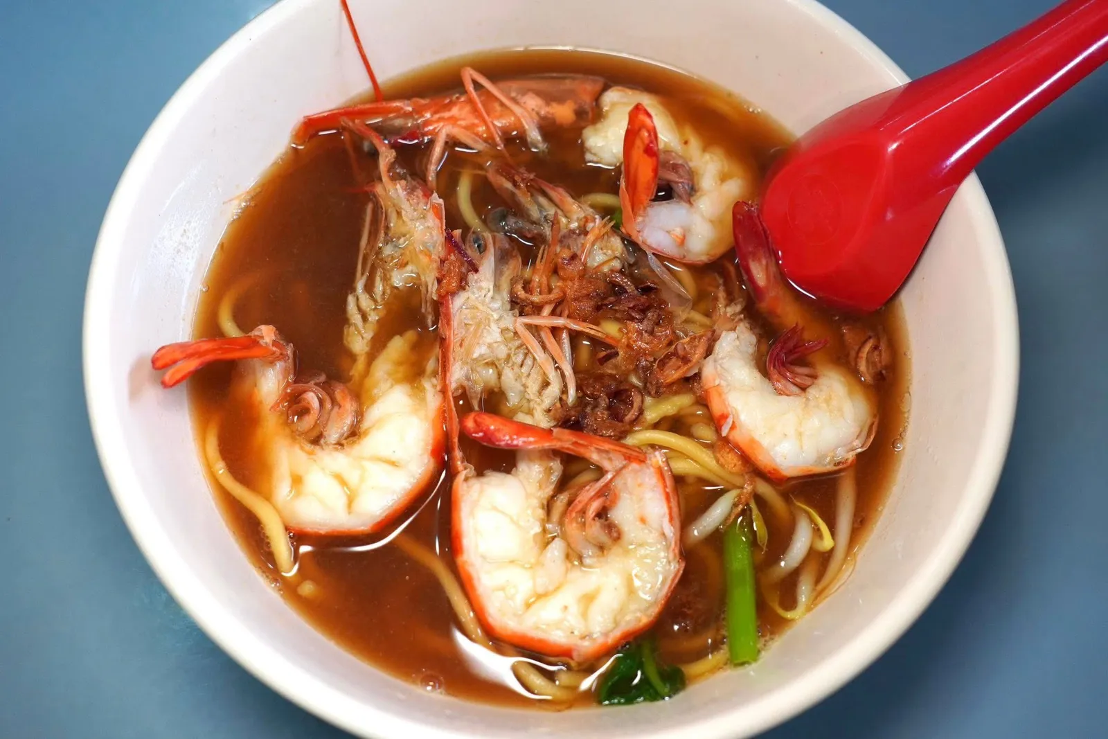 蘇丹蝦麵汤 (10 SGD)Sultan Prawn Mee (Soup)ใครที่อยากลิ้มลองกุ้งสองแบบขอแนะนำให้สั่ง Sultan Prawn Mee ที่ทางร้านใส่กุ้งไซซ์ใหญ่และไซซ์ปกติมาด้วยกันให้รสชาติทีทกลมกล่อมมากขึ้นกว่าหมี่กุ้งเล็กเพียงอย่างเดียว (14/20)