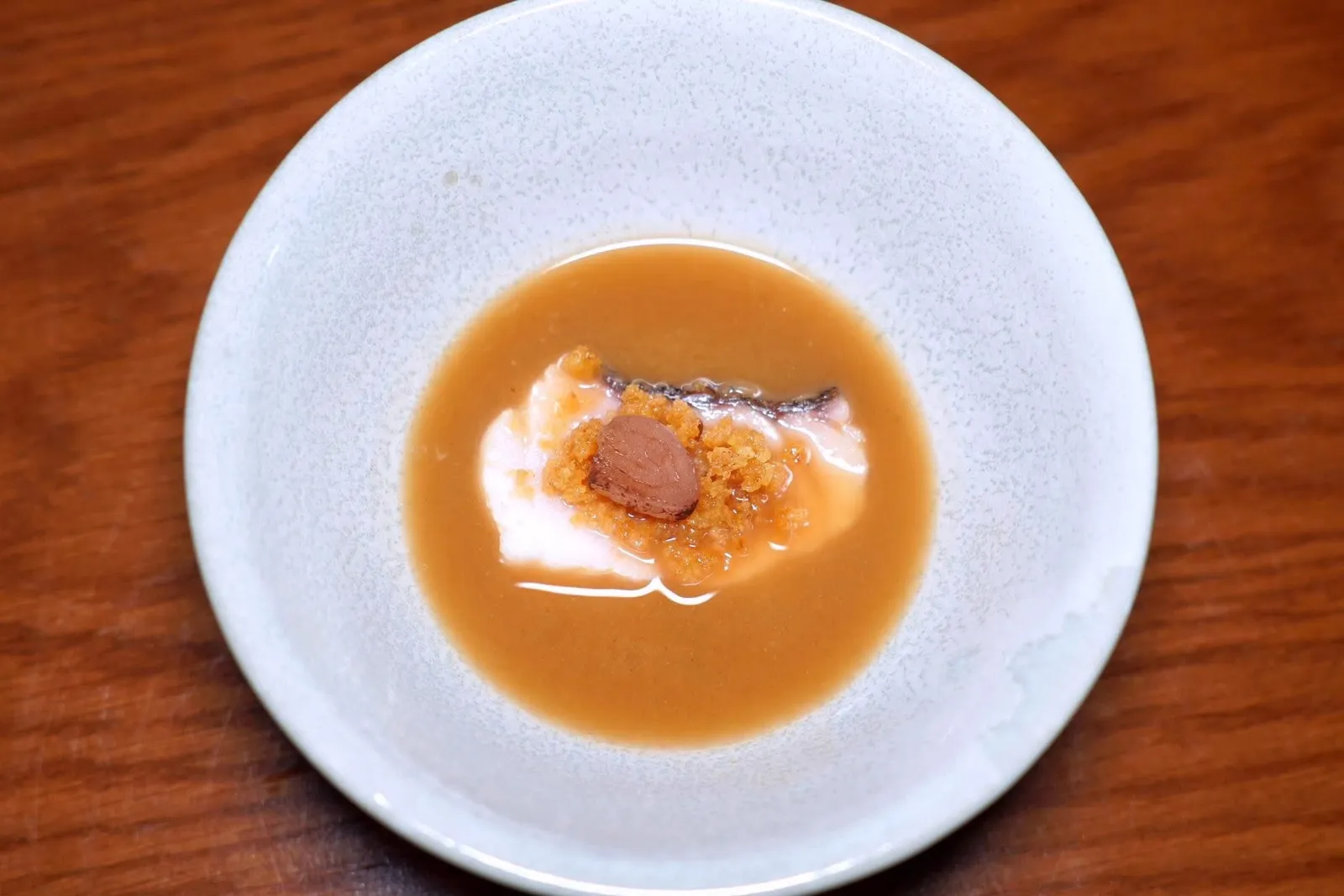ต้มเต้าเจี้ยวSeasonal Fish / Fermented Soybean / Pickled Ginger / Chamuangปลาเก๋าที่ผ่านการ Dry-aged นาน 5-7 วัน จากนั้นนำมาทำเป็นต้มเจี้ยวจับคู่กับปลาฟู (14/20)