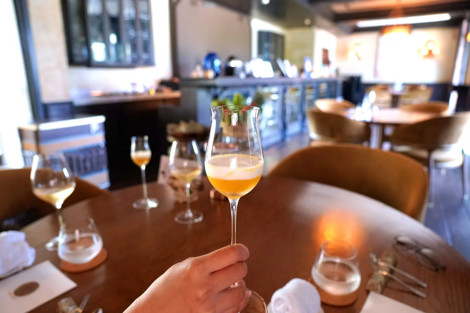 Mango Kombuchaสำหรับ Welcome Drink เชฟเสิร์ฟมาเป็นคอมบุฉะมะม่วง ด้านบนคือครีมกะทิหอมมัน (15/20)