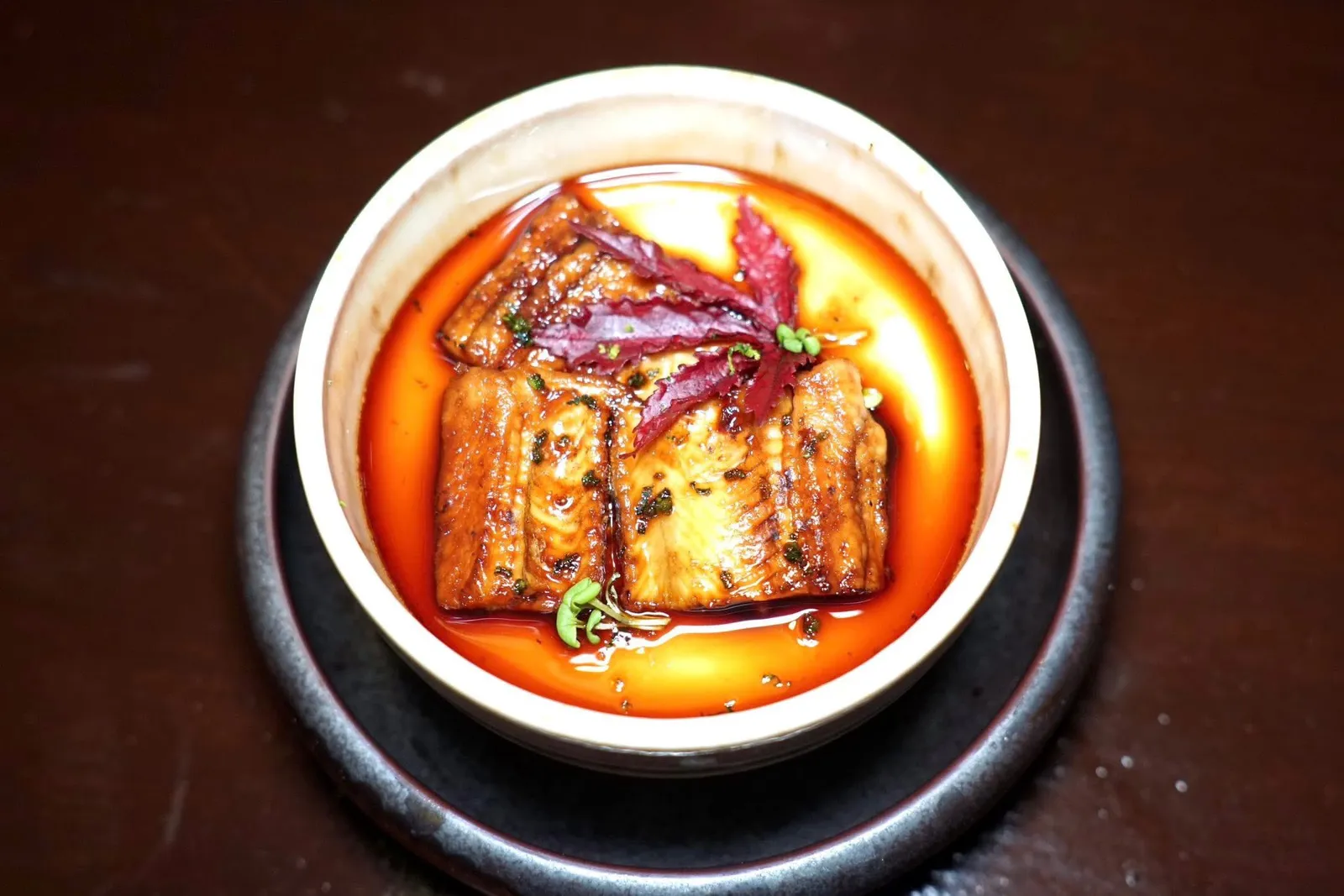ANAGO CHAWANMUSHI (385++)Charred conger eel / steamed egg custard / dried bonito stock / shitake mushroom / ginkgo nutChawanmushi หรือไข่ตุ๋นญี่ปุ่นเนื้อละมุนที่เชฟเตรียมขึ้นมาจากน้ำสต๊อกไข่ปลากระบอกแห้ง ในเนื้อไข่ตุ๋นจะมีทั้งเห็ดและเมล็ดแปะก๊วยอยู่ด้วย ด้านบนท็อปด้วยปลาไหล Anago ย่างและน้ำซอสเข้มข้น
