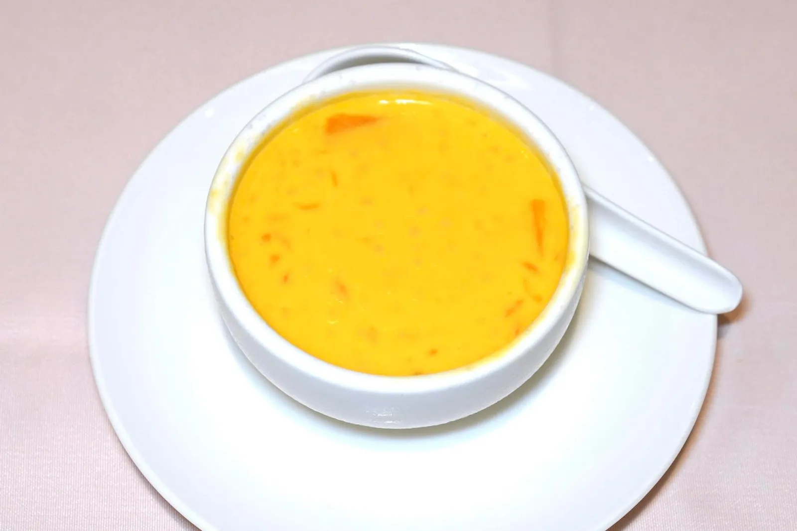 杨枝甘露 (位) (9 SGD++)Chilled mango sweetener with grapefruit and sago (person)สาคูมะม่วงเย็นสำหรับอาหารจีนกวางตุ้งมีความหวานเปรี้ยวกลมกล่อมปิดท้ายมื้ออาหารได้เป็นอย่างดี (14/20)