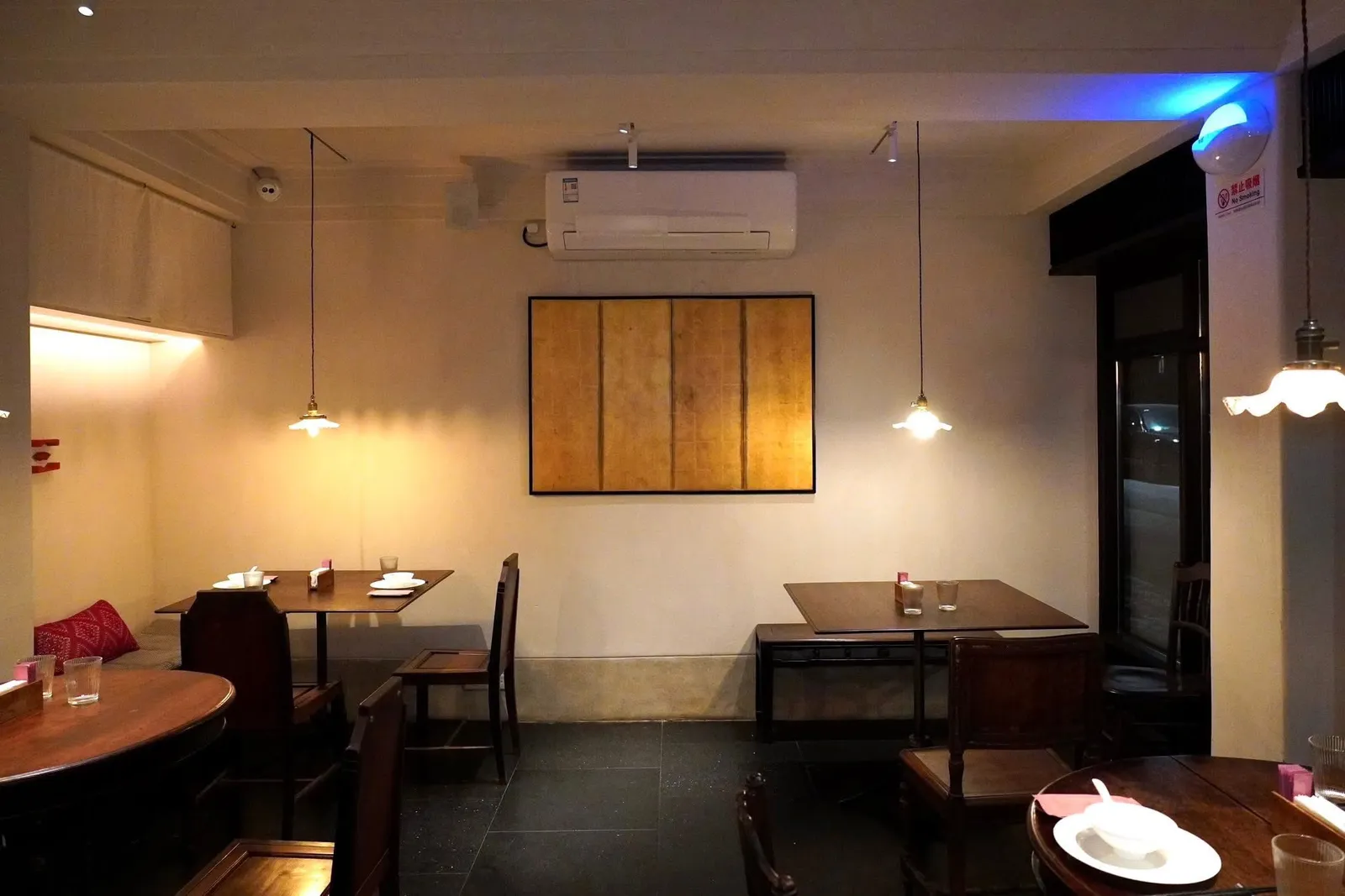 ตัวร้านตั้งอยู่ในซอยเล็ก ๆ บนถนน Liaohua Road ตรงข้ามกันกับสวน Zhongshan Park ฝั่งใต้หรือข้าง ๆ กันกับ XiaMen Baijiacun International Hostel 厦门百家村国际青年旅舍 (ให้ระวังการปักหมุดที่คลาดเคลื่อนไปเล็กน้อยในแผนที่ของ MICHELIN Guide และ Google Maps)