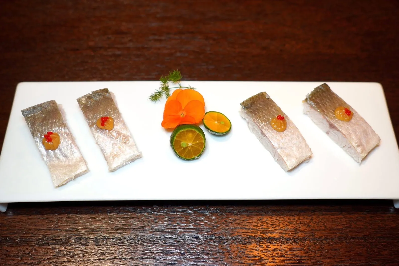潮式凍午筍魚飯 (78 CNY+/4 pcs)Chao-style Cold Fourfinger Threadfinเมนูของว่างสไตล์เฉาโจวเป็นเนื้อปลาเสิร์ฟมาแบบเย็นกับซิตรัสรสเปรี้ยว (14/20)
