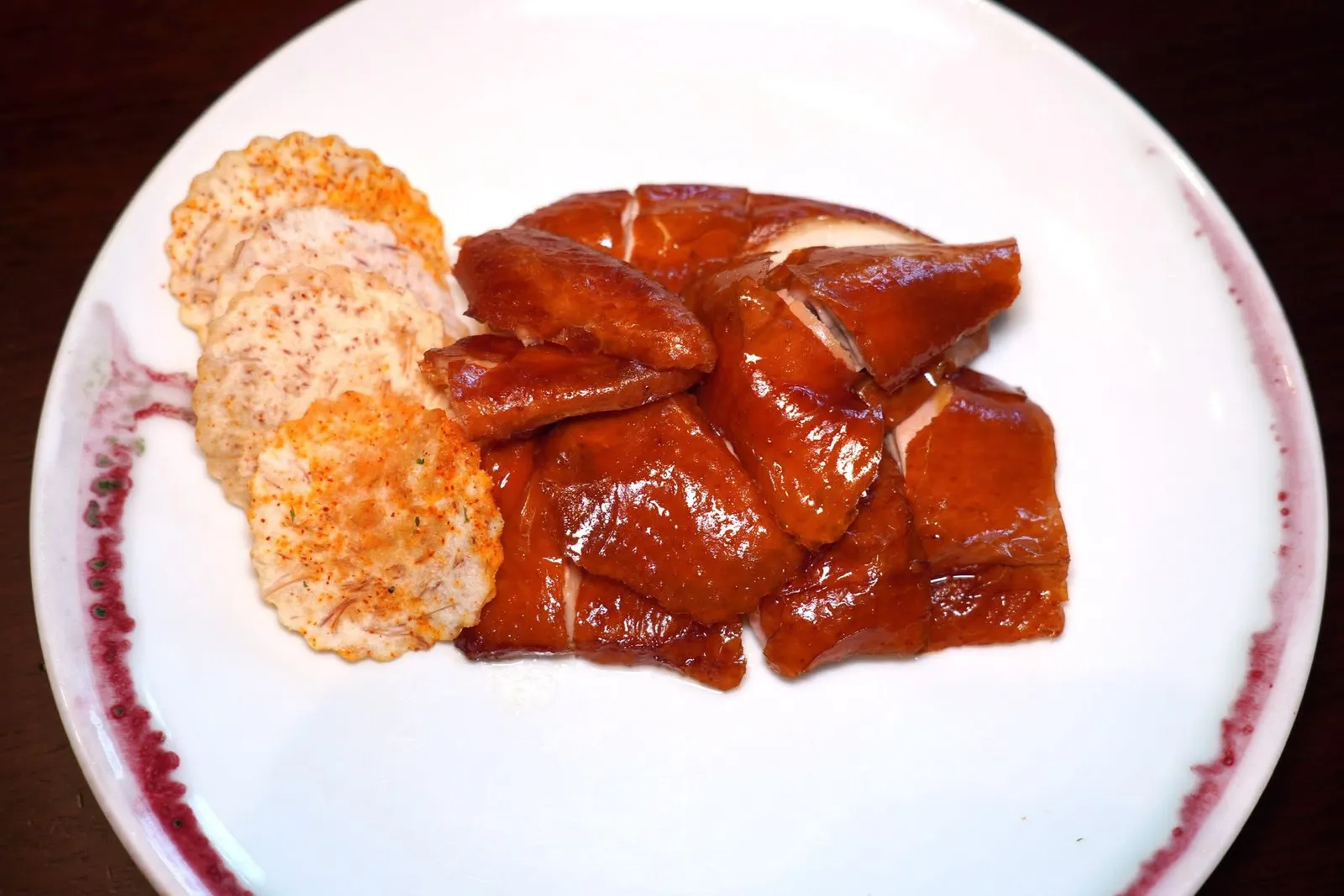 金沙脆皮鸡 (半只) (148 CNY+)Crispy Chicken I Spicy Salt I Soy Sauce (Half)เมนูเด็ดประจำร้านคือไก่หนังกรอบ อย่างไรก็ตามหนังไก่ในวันนี้ถือว่ายังไม่กรอบเท่าที่ควร ส่วนเนื้อไก่นุ่มและฉ่ำพอเหมาะ ทางร้านเสิร์ฟมากับเผือกทอดกรอบ เกลือรสเผ็ด และซีอิ๊ว (14/20)