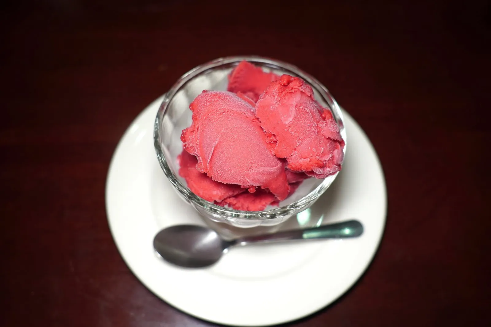 Raspberry Gelato (per scoop) (60)Ice-creamไอศกรีมราสเบอร์รี่รสเปรี้ยว ตัวไอศกรีมมีความหนึบเบา ๆ แบบเจาโต้แท้ ๆ