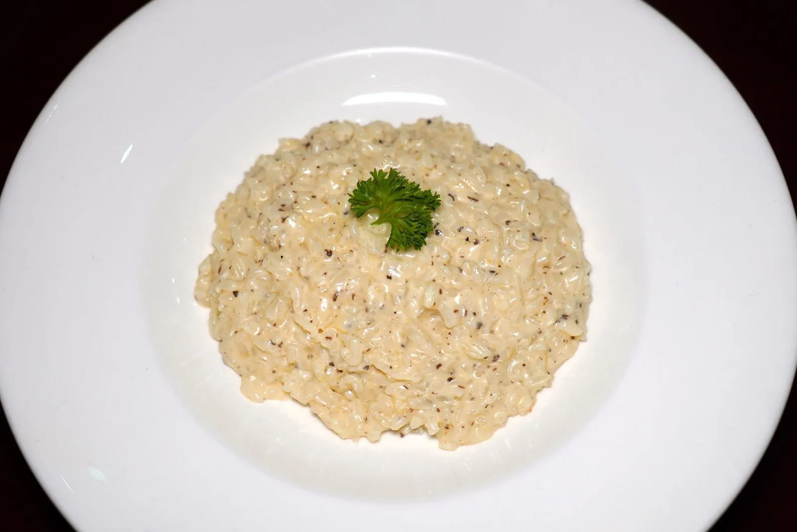 Risotto Tartufo e Porcini (290)Truffle and porcini risottoข้าวรีซอตโต้ที่ทางร้าน Pre-cooked เอาไว้แล้วทำให้มีความนุ่มกว่าปกติมาก เชฟคบุกมากับซอสเห็ดหอมกลิ่นทรัฟเฟิล (10/20)