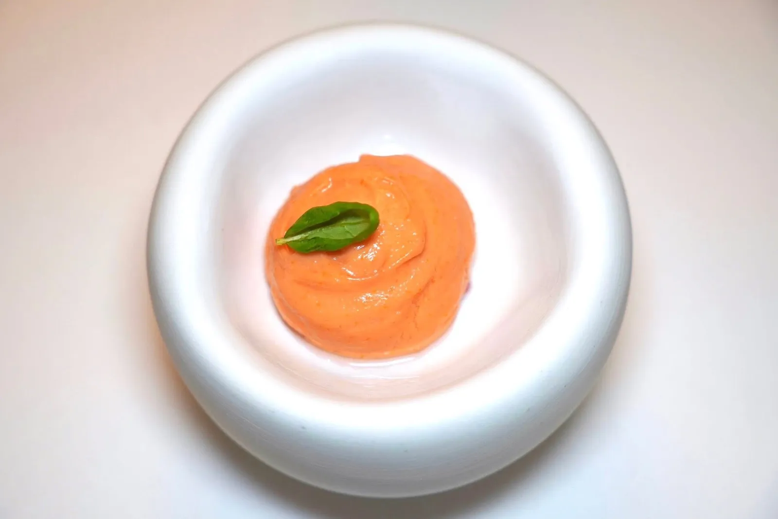 AMUSE-BOUCHEเชฟตั้งใจหยิบยกหนึ่งเมนูที่สำคัญของ Tuscany อย่าง Panzanella มานำเสนอในรูปแบบของตัวเอง (17/20)