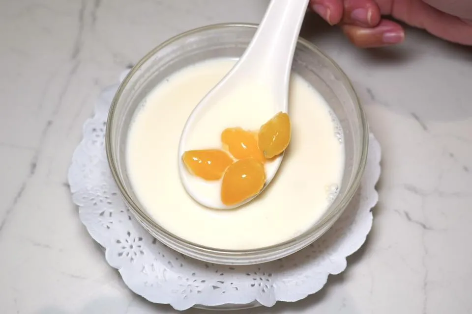 แป๊ะก๊วยนมสดGinkgo with Fresh Milkแปะก๊วยร้อน ๆ เสิร์ฟมาในนมสดหอมมัน