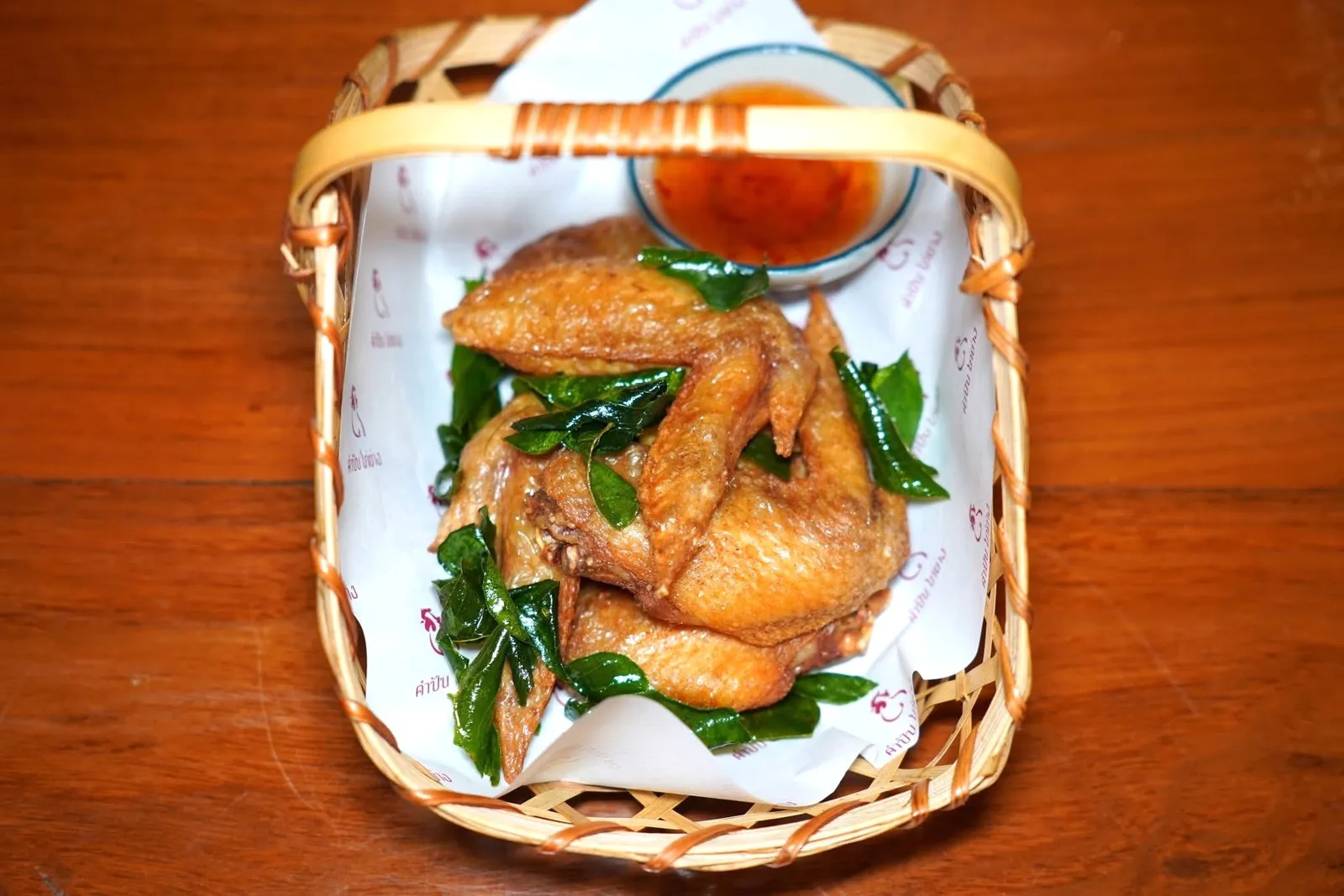 ไก่ทอดเกลือ (120)Fried chicken wingsห้ามพลาดเมนูเด็ดประจำร้านอย่างปีกไก่ที่ผ่านการทอดมาอบ่างดี เนื้อข้างในสุกพอเหมาะ ไม่กระด้าง ส่วนหนังกรอบอร่อย (13/20)