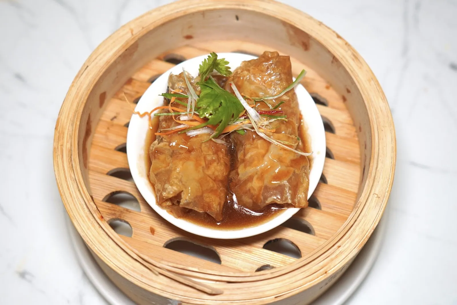 ฟองเต้าหู้นึ่งไส้กุ้งและหมูSteamed Beancurd Skin with Shrimp & Porkฟองเต้าหู้นึ่งสอดไส้เนื้อกุ้งและหมูผสมกัน