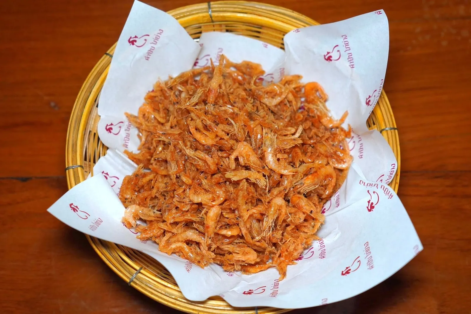 กุ้งนาทอดน้ำปลา (100)Fried Shrimp with Frish Sauceเริ่มต้นของว่างด้วยกุ้งนาตัวจิ๋วทอดน้ำปลามาแบบกรอบ ๆ ไม่อมน้ำมัน ชิ้นกุ้งเคี้ยวแตกง่าย มีรสเค็มอันกลมกล่อม (14/20)