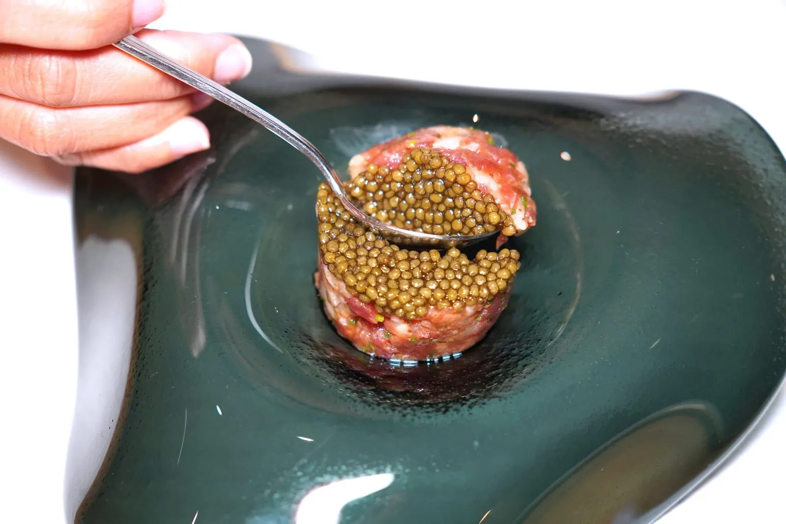 🥄 TOROTAKUFatty tuna / Radish pickled / Oscietre caviarด้านบนท็อปด้วยออสซีตร้าคาเวียร์คุณภาพสูงจากประเทศฝรั่งเศสให้ความเค็มและอูมามิที่กลมกล่อม