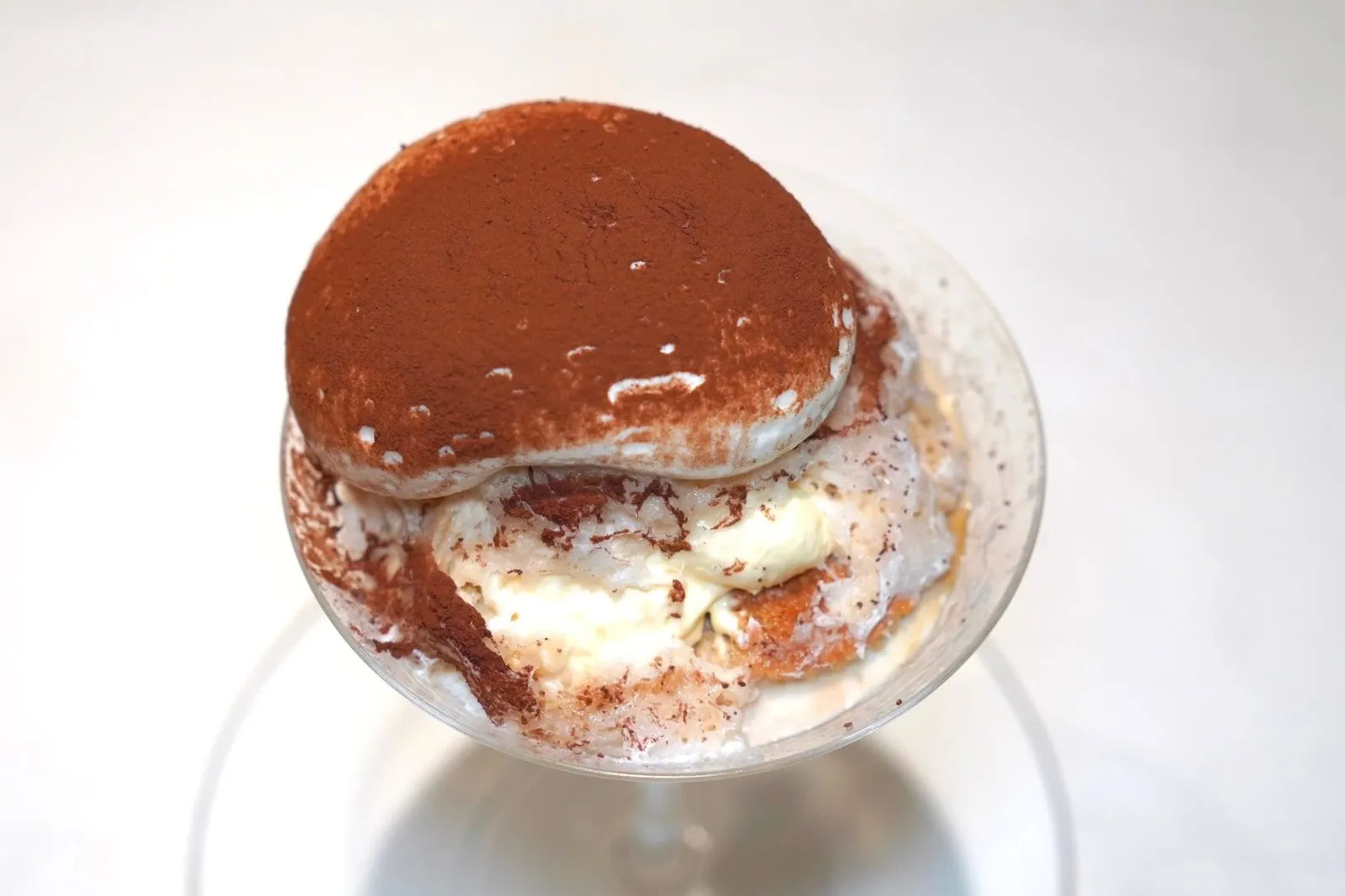 🥄 DESSERT“SNOW DOME” Tiramisuทิรามิสุสูตรของเชฟ มีความหอมมันของครีมเข้ากันกับความเข้มข้นของกาแฟและผงโกโก้
