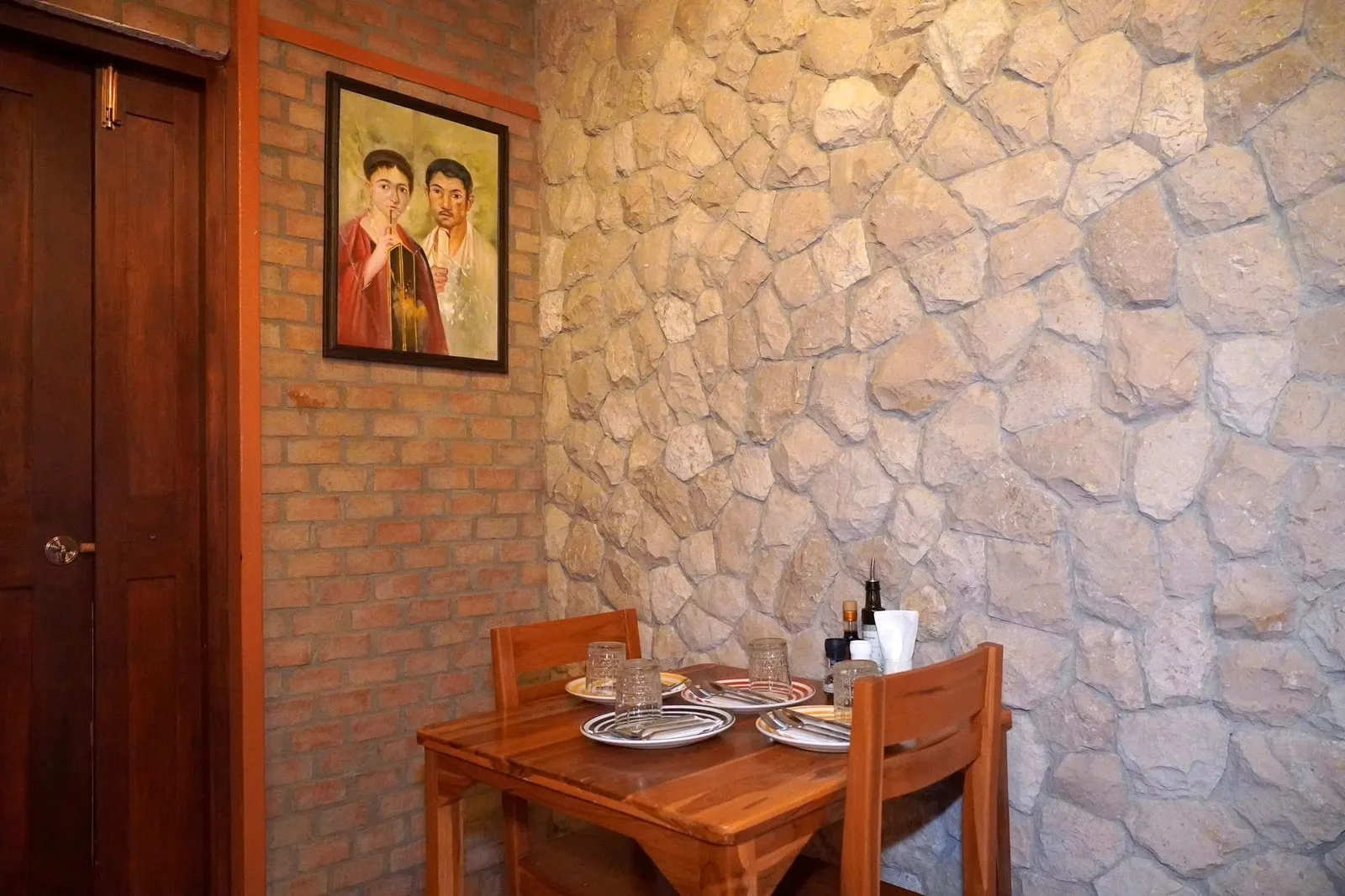 🎗️ คุณ Peppe เจ้าของร้านเกิดและเติบโตในเมืองบนภูเขาของแถบ Amalfi Coast จึงการันตีได้ว่าฝีมือการทำอาหารของเขานั้นไม่ธรรมดา ย้อนไปช่วงวัยหนุ่มเขาออกเดินทางไปยังหลากหลายประเทศทั่วโลกก่อนจะมาลงเอยที่จังหวัดเชียงใหม่บ้านเรา ต่อมาเขาได้เปิดร้าน Peppe เป็นของตัวเองในซอยสุขุมวิท 60 จนได้รับกระแสตอบรับในเชิงบวกและตัดสินใจย้ายตำแหน่งร้านมายังซอยสุขุมวิท 81 เมื่อไม่นานมานี้