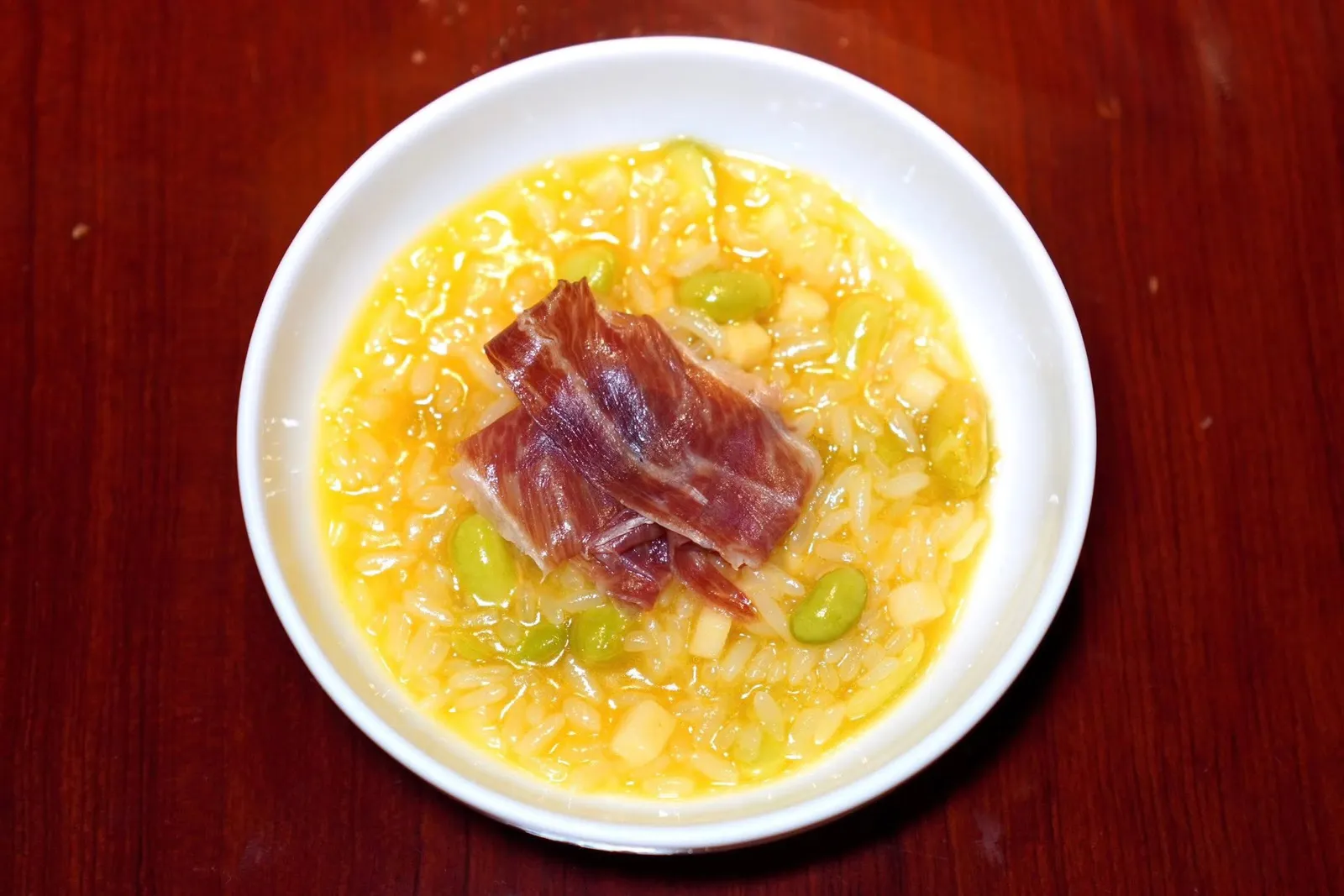 火腿毛豆烩饭 (78 CNY+)Braised Rice with Green Bean & Hamข้าวที่ผ่านการตุ๋นมาอย่างดีเสิร์ฟมากับชิ้นแฮมที่มีรสชาติเค็มและถั่วที่มีความหวานสมดุลกันอย่างลงตัว (16/20)