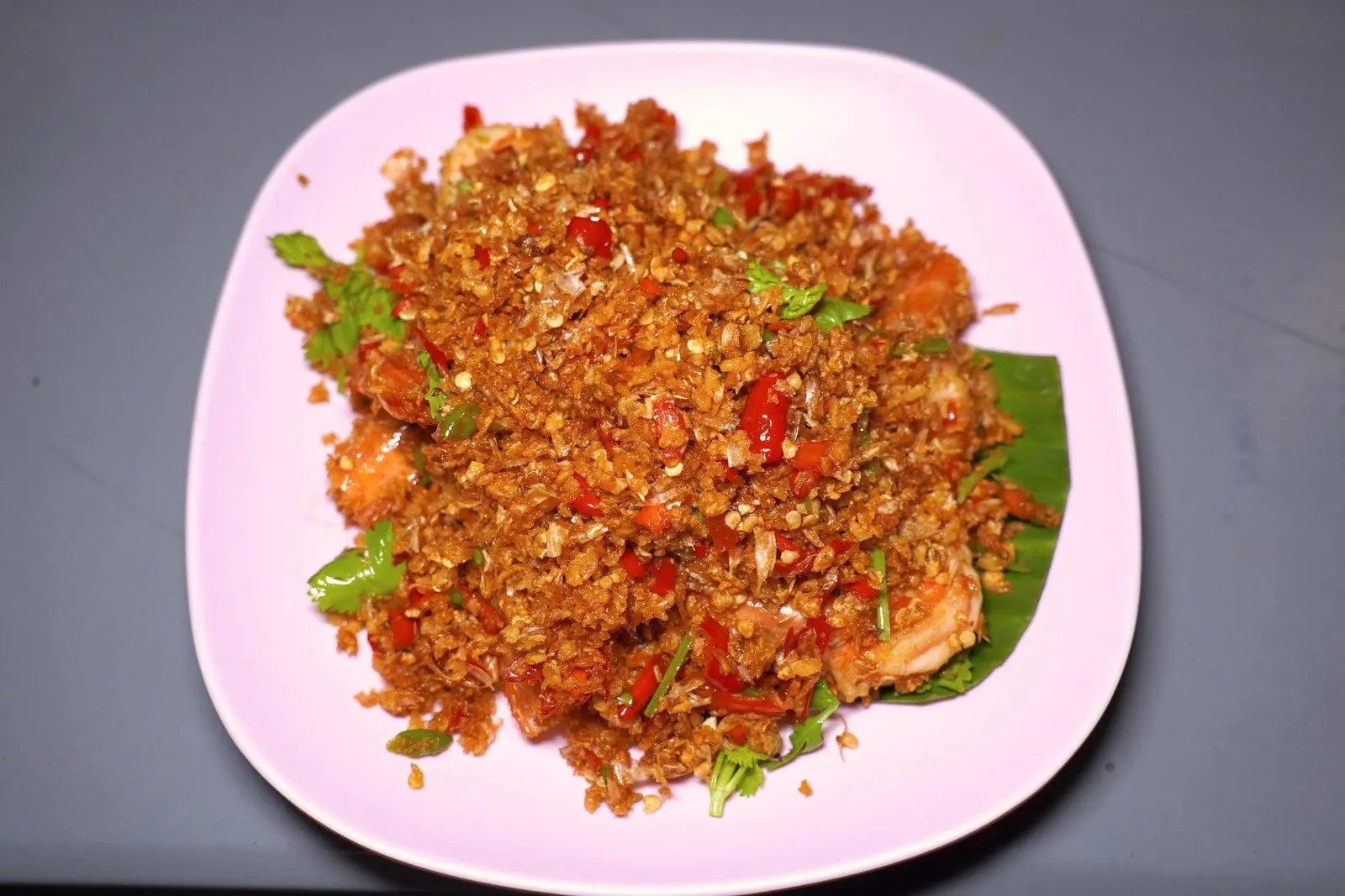 กุ้งพริกเกลือ (250)Salt and Chili Shrimpกุ้งแกะเปลือกผัดกับพริกเกลือให้รสชาติที่จัดจ้านกลมกล่อม (14/20)