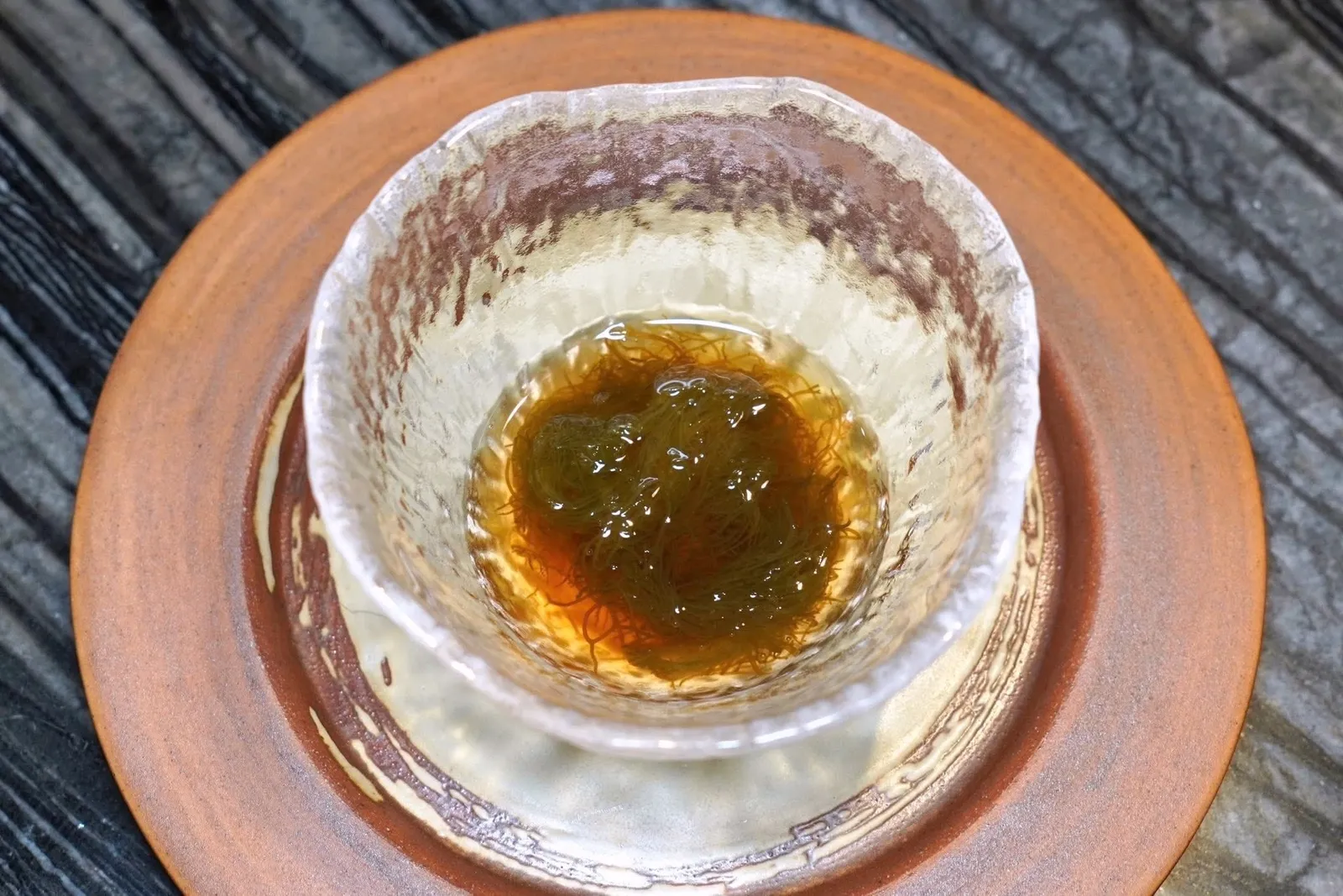 Mozukuสาหร่ายโมซุกุให้ความสดชื่นและรสชาติที่เรียกน้ำย่อยได้ดี