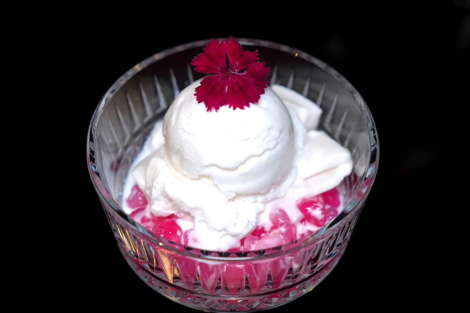 🥄 DESSERTทับทิมกรอบมะพร้าวกะทิทับสะแกCrisp Ruby Chestnuts Coconut Milk in Thap Sakae Coconut Flesh and Crushed Iceทับทิมกรอบมะพร้าวกะทิทับสะแกเสิร์ฟมากับไอศกรีมและน้ำแข็งบด