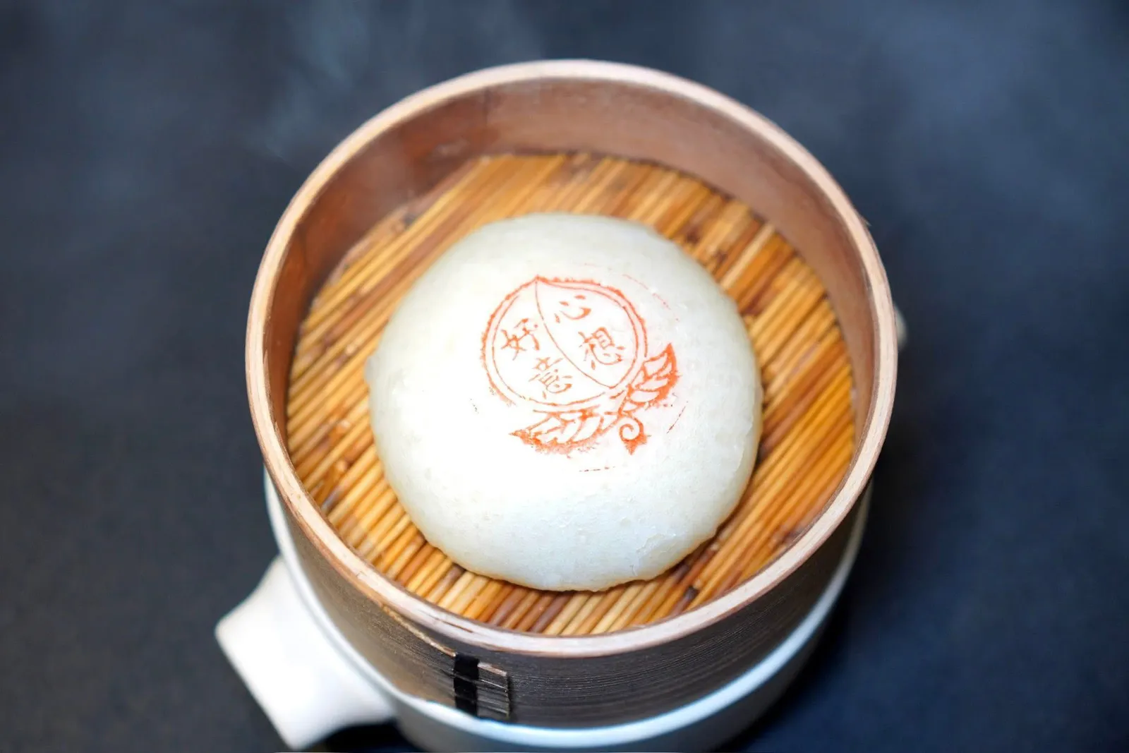东坡肉 • 手工酒酿馒头配2012年贡 (82 CNY+)Dongpo Pork & Steamed Bread With Fermented Riceทางร้านเสิร์ฟมากับหมั่นโถวทำมือ (手工酒酿馒头) ผสมเหล้าหมักข้าว (酒酿) ที่มีความเปรี้ยวเบา ๆ มาช่วยเบรคความมันของหมูสามชั้นได้อย่างไร้ที่ติ (17/20)