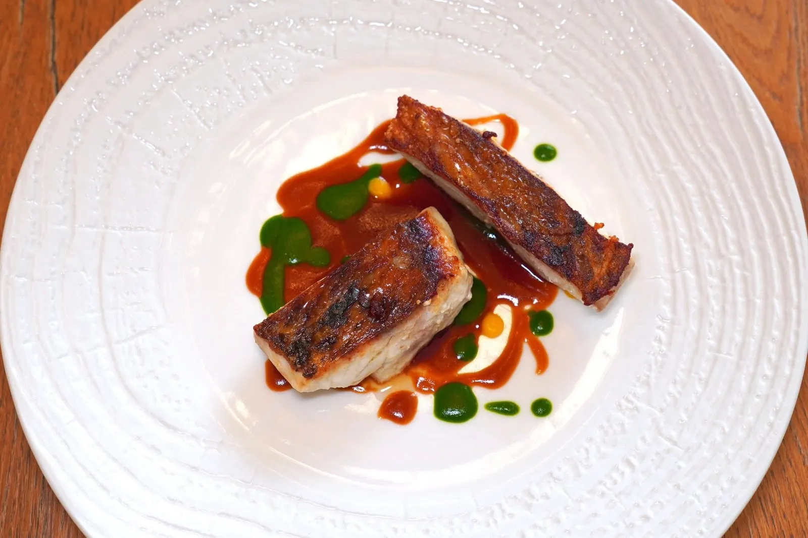 CORBA | chicken jus, bacon and kumquat (35 €)ปลา Corba Rossa del Gargano เสิร์ฟมากับซอส Jus ที่เตรียมมาจากเนื้อไก่และเบคอน นอกจากนี้ยังมีซอสพาสลีย์ และครีมซิตรัส Kumquat ใส่มาด้วย (15/20)
