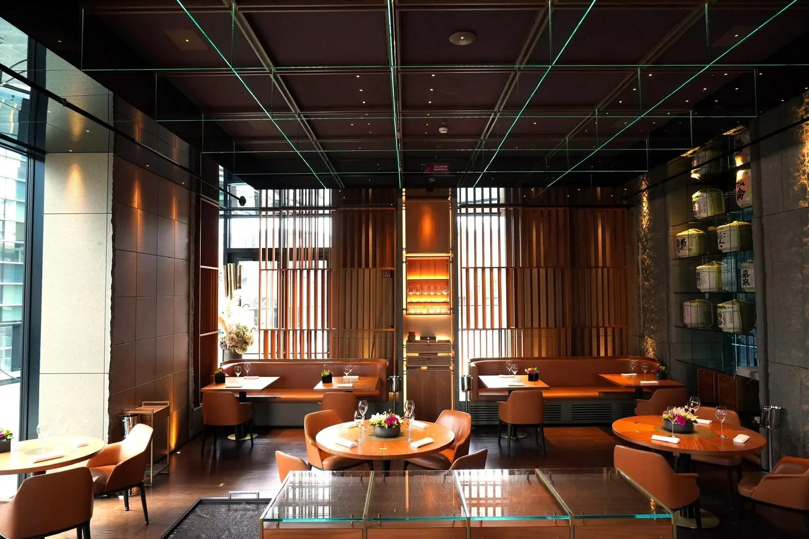 ตัวร้านตั้งอยู่ที่ Piazza Alvar Aalto 9N02 ในย่าน Porta Nuova โดดเด่นด้วยตึกระฟ้าทันสมัย