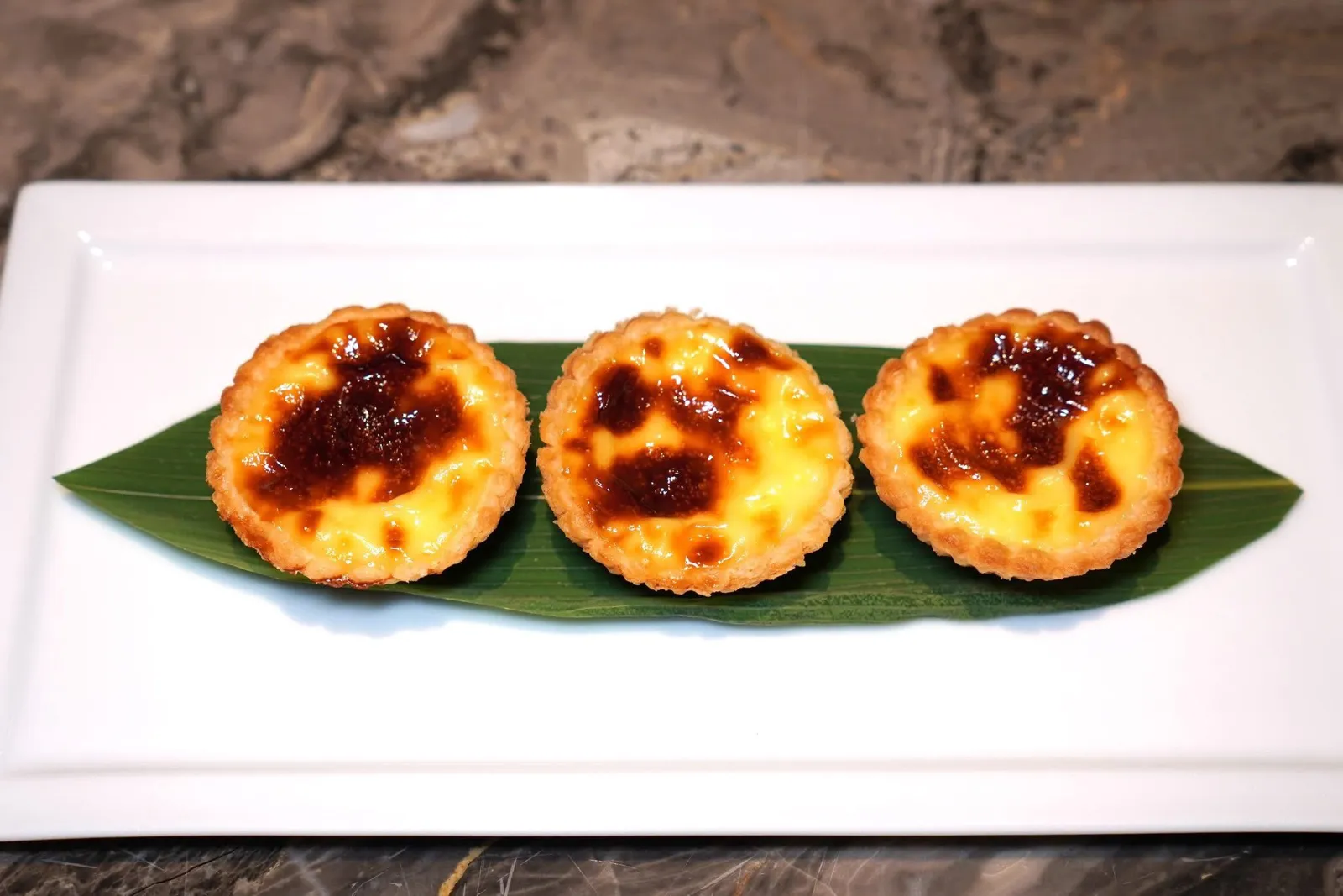 迷你芝士乳酪蛋挞 (320++)Mini cheese egg tartsทาร์ตไข่และชีสทาร์ตไข่ที่มีแป้งชั้นนอกเบากรอบ ตรงกลางคือชีสอุ่น ๆ หอม ๆ ให้มิติทางเนื้อสัมผัสที่ลงตัว (15/20)