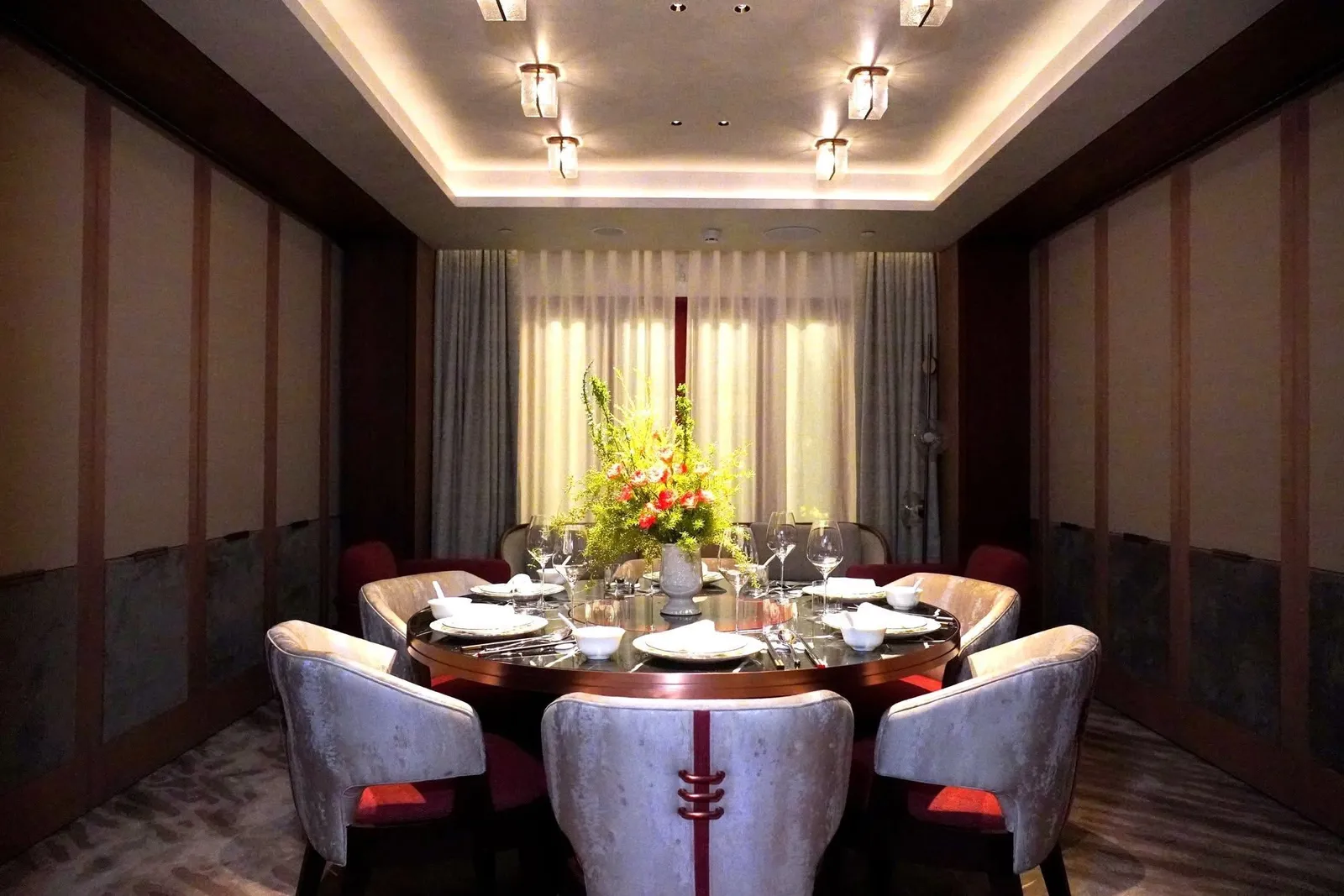 ส่วนใครที่มากันเป็นกลุ่มใหญ่ทางร้านยังมีห้องส่วนตัวให้บริการที่ชั้น 3 อีกด้วย