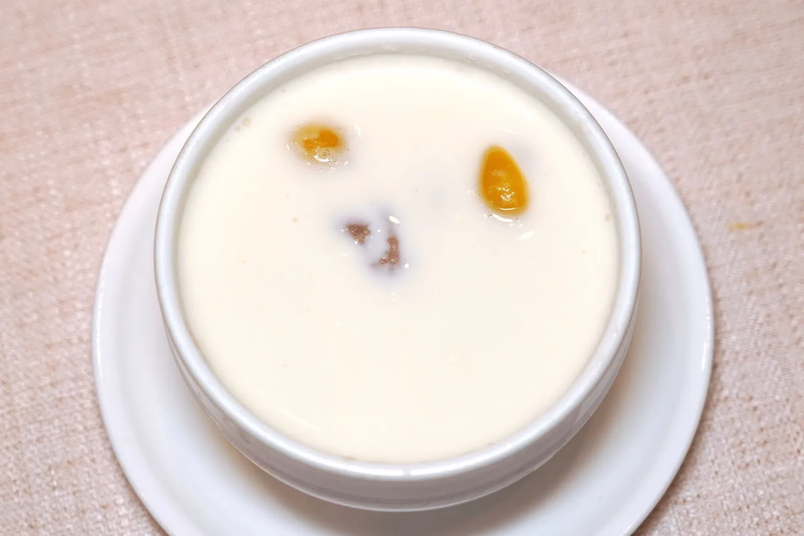 杏汁福果芋泥 (39 CNY+)Mashed Taro with Gingko & Almond Creamเผือกกวนมาได้เนื้อนุ่ม ละมุนลิ้น มีรสหวานเบา ๆ ทางร้านเสิร์ฟมากับครีมอัลมอนด์ที่มีกลิ่นเฉพาะตัว (15/20)