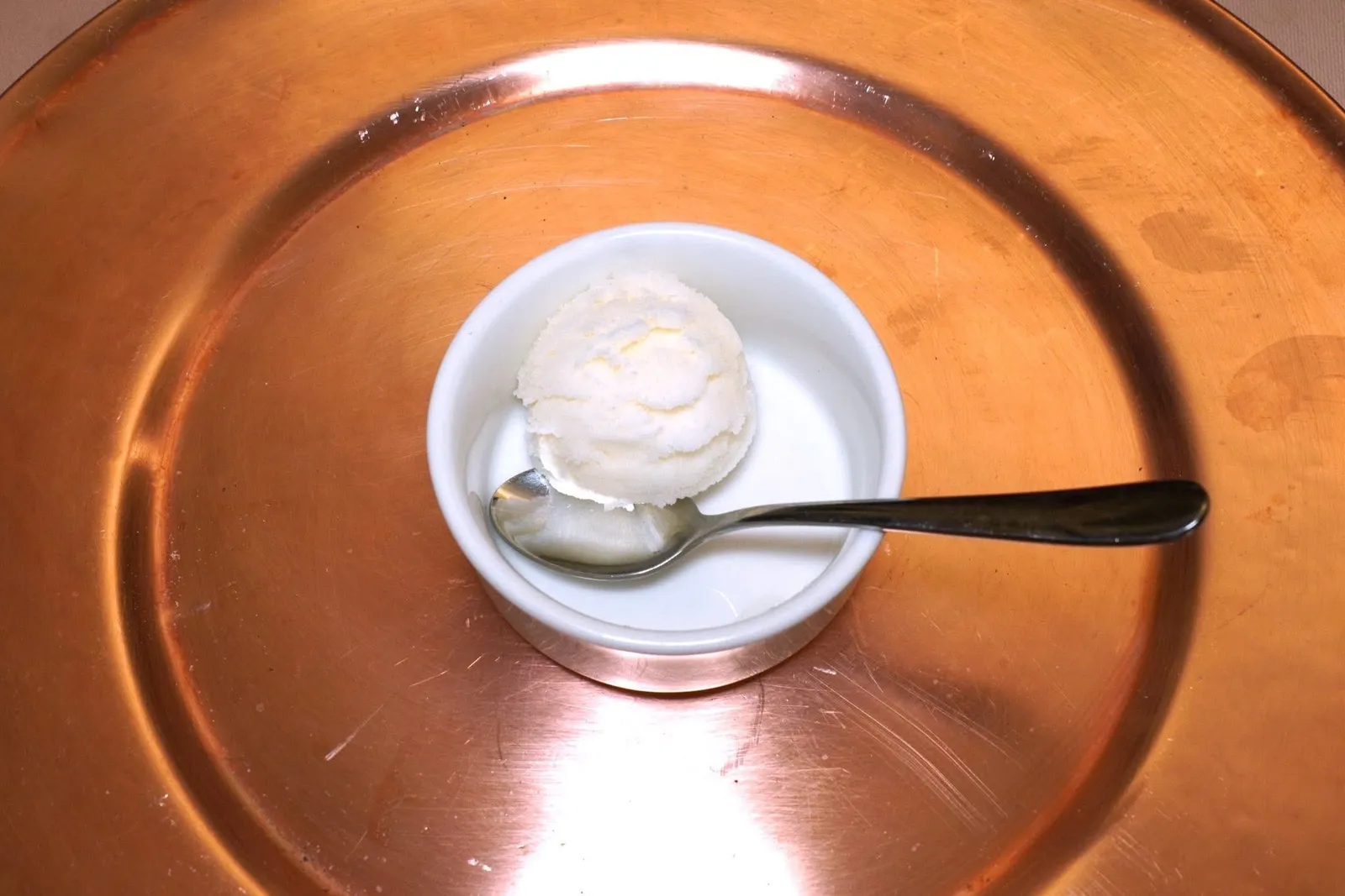The Sorbet and The Vinegar of the Sirk Familyล้างปากก่อนเข้าสู่จานหลักด้วยซอร์เบท์น้ำส้มสายชูที่ผลิตโดยตระกูล Sirk ในโรงผลิตหรือ Acetia ของเจ้าของร้านเอง