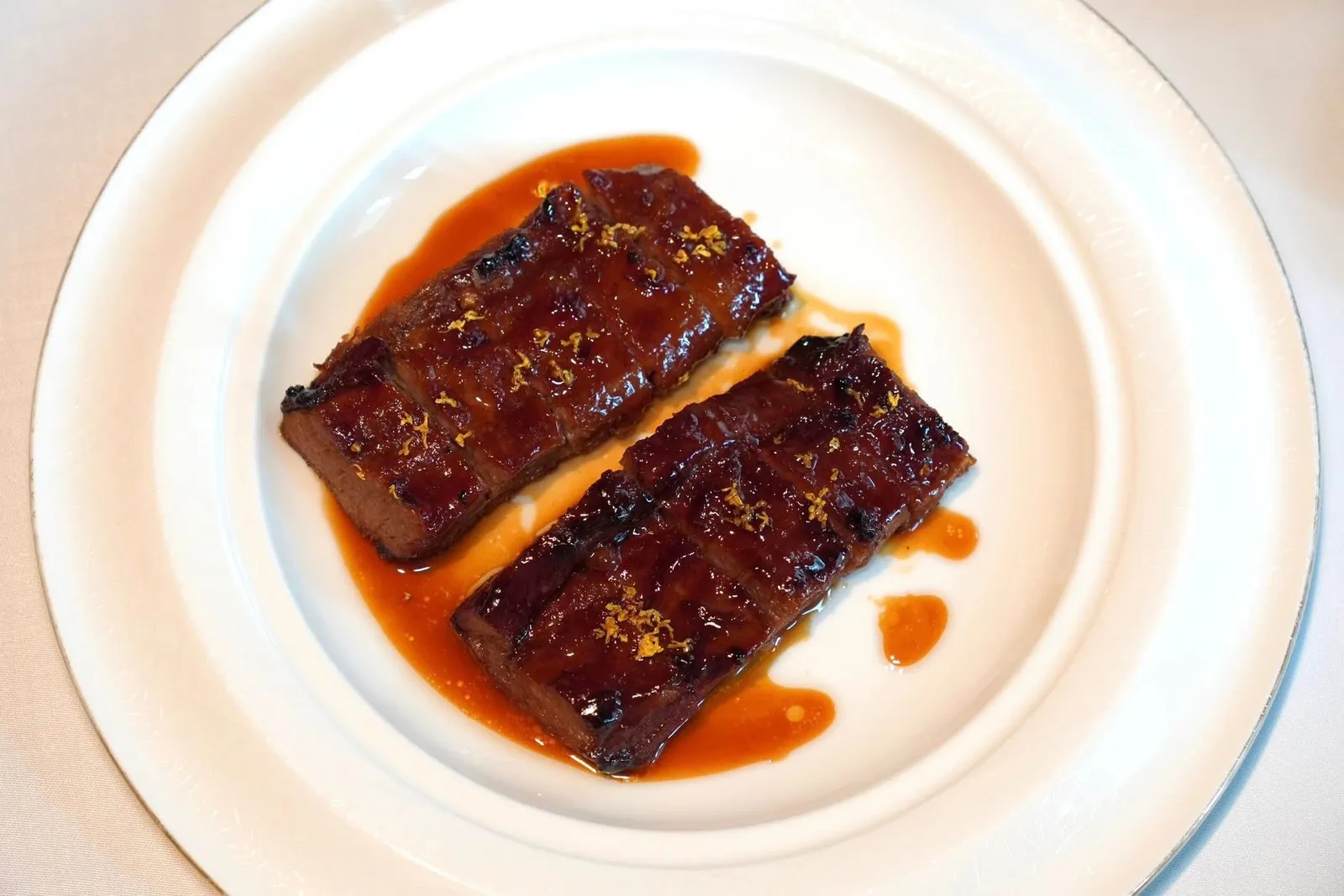 黄金六两黑豚叉烧 (238 CNY+)BBQ Iberico Pork, Honey Sauceหมูแดงอบน้ำผึ้งเนื้อนุ่มพอเหมาะ เนื้อหมูยังคงฉ่ำ มีรสชาติที่กลมกล่อม ไม่หวานมากจนเกินไป (16/20)