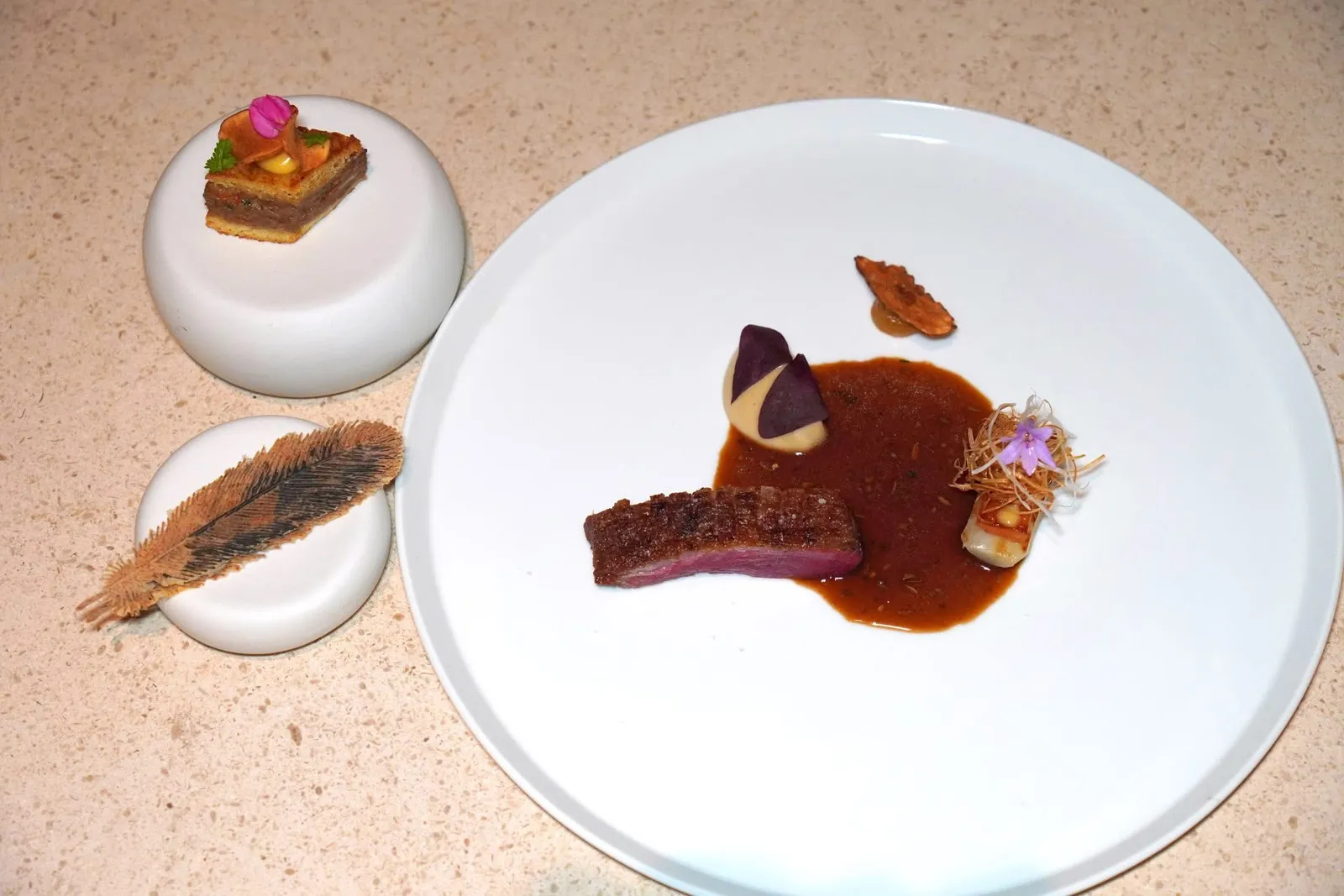 Duckjerusalem artichoke, leek, persimmon, gingerคอร์สเป็ดเสิร์ฟมาทั้งหมดเป็น 3 จานย่อย (14/20)