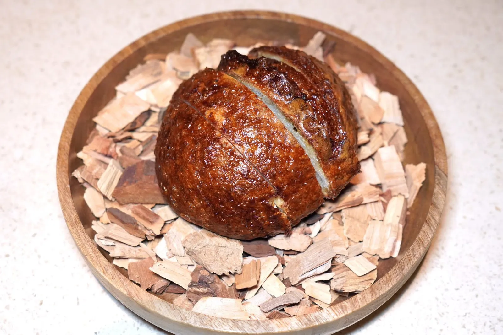 Sourdoughขนมปังซาวโดที่มีส่วนผสมของเมล็ดเฟนเนลให้เนื้อสัมผัสที่ดีเหมาะกับการใช้ปาดซอสในคอร์สถัด ๆ ไป