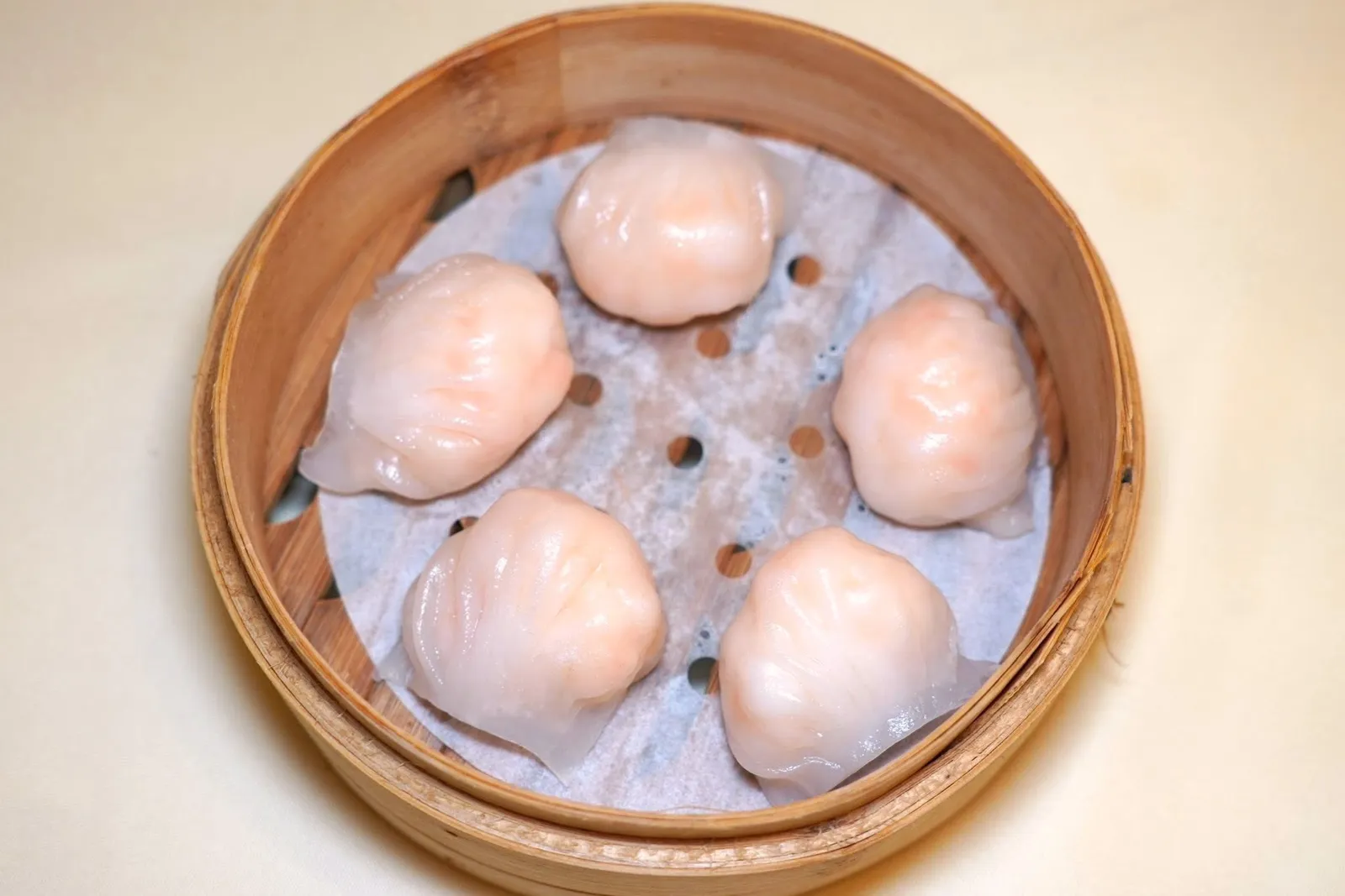 原只鲜虾饺 (48 CNY+)Steamed whole shrimp dumplingฮะเก๋าแป้งบางนุ่มหนึบ ด้านในสอดไส้เนื้อกุ้งหวานเด้ง อร่อยได้โดยไม่ต้องใช้น้ำจิ้ม (14/20)