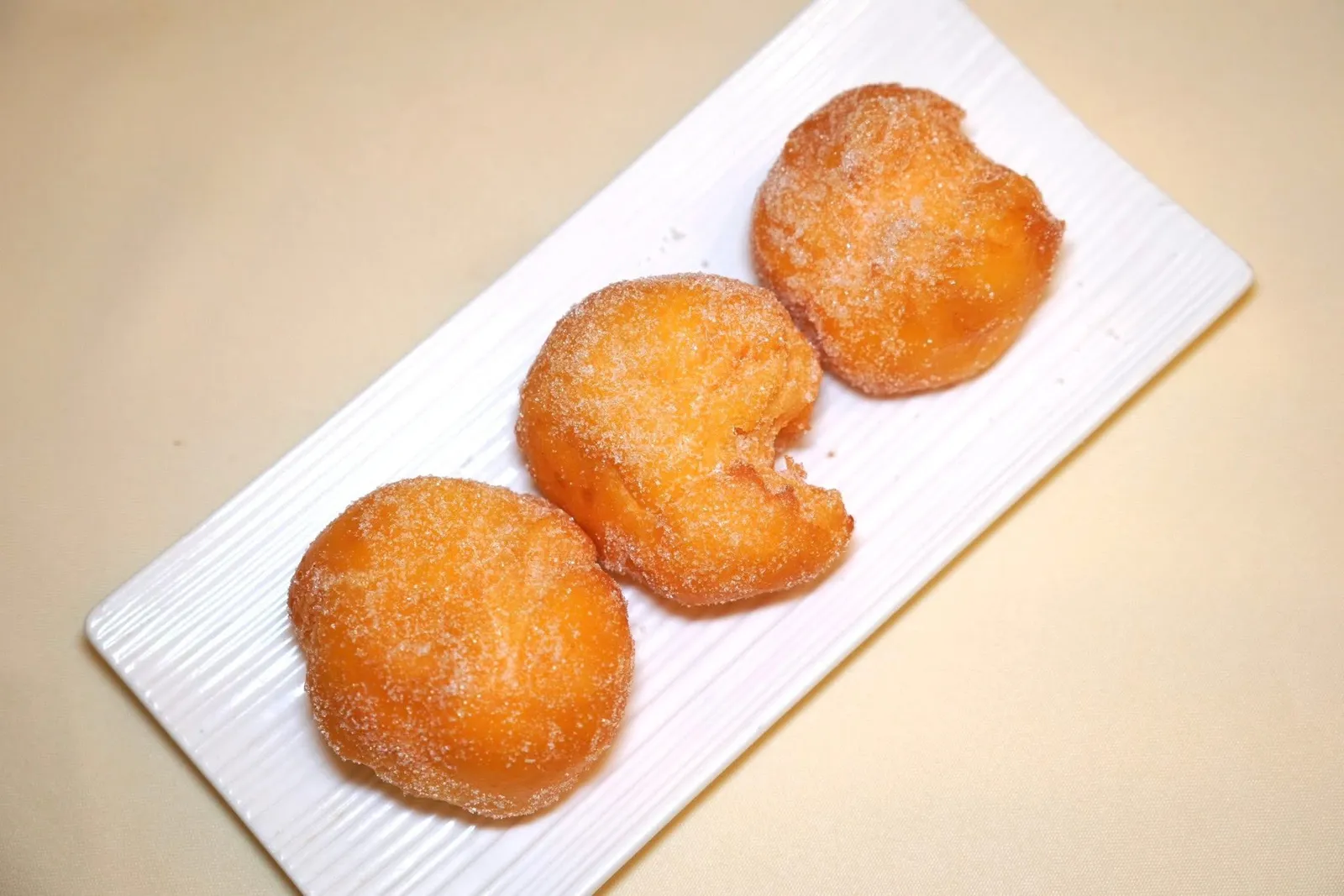 怀旧糖沙翁 (35 CNY+)Traditional sugar egg puffsพัฟไข่สไตล์กวางตุ้งดั้งเดิม แป้งพัฟเบาฟู ด้านในมีไข่หอม ๆ ด้านนอกโรยด้วยน้ำตาลหวานอร่อย (14/20)