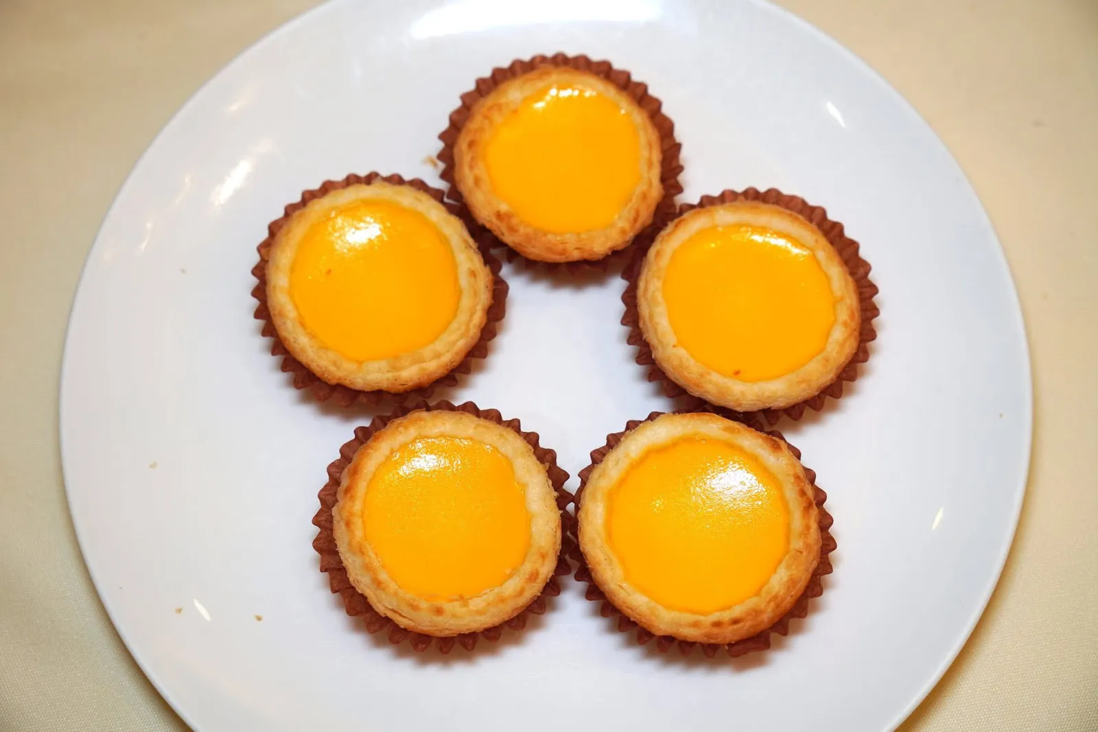 酥皮鸡蛋挞 (35 CNY+)Baked egg tartทาร์ตไข่รสชาติมาตรฐาน ไส้ตรงกลางนุ่ม มีรสชาติหวานกำลังดี (13/20)