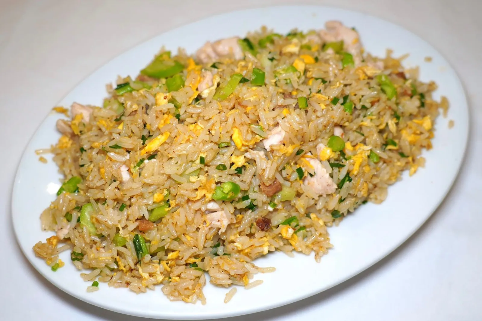 咸魚雞粒炒飯 (S) (280+)ข้าวผัดไข่ปลาเค็มข้าวผัดไข่ร่วน ๆ ใช้ได้ หอมกลิ่นกระทะเข้ากันกับความหอมและรสชาติเฉพาะตัวของปลาเค็มได้ดี (13/20)