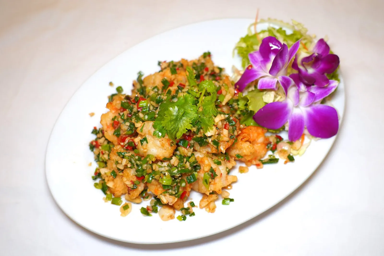 椒鹽鮮蝦球 (S) (400+)กุ้งสดทอดพริกเกลือกุ้งสดทอดคลุกเคล้ากับพริกเกลือดในไฟแรงให้รสชาติที่จัดจ้านและหอมไม่เหมือนใคร (13/20)