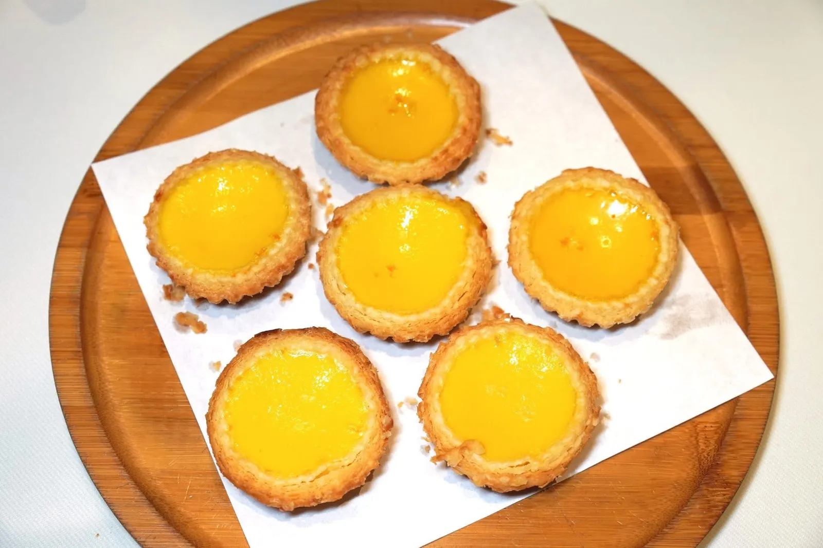 金橙酥皮蛋挞 (13 CNY+)Egg tart with citrus flavourทาร์ตไข่ที่มีแป้งพัฟเบากรอบ ด้านในมีความเปรี้ยวของส้มมาตัดกับรสหวานของไข่ได้อย่างกลมกล่อมลงตัว (15/20)