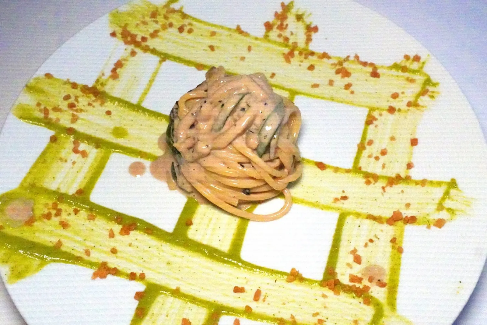 SPAGHETTONI "OMEGA3" MONOGRANO FELICETTIสุดยอดเมนูเด็ดประจำร้านคือ Spaghettoni Omega 3 ที่เชฟใช้เส้นพาสต้าอวบอ้วนเสิร์ฟมาที่ความสุก Al Dente คลุกเคล้ากับซอสตับปลาค็อดซึ่งอุดมไปด้วย Omaga 3 ตามชื่อ เชฟตัดด้วยความกรอบและความสดชื่นของผัก Zucchini จานนี้เชฟตั้งใจเสิร์ฟที่อุณหภูมิห้องเท่านั้น (16/20)