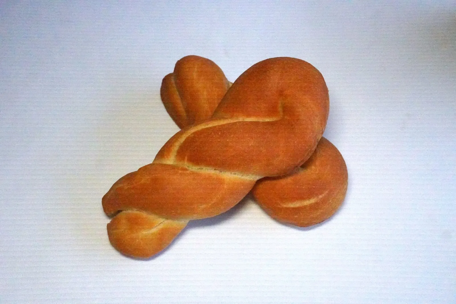 PANEขนมปังวางมาบนโต๊ะ