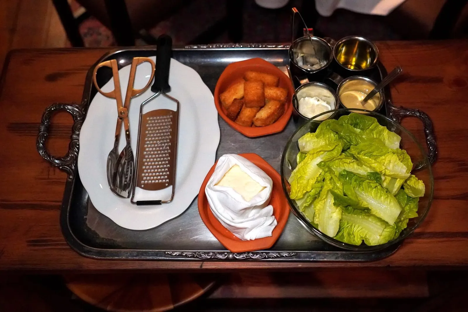 MUST HAVE CAESAR (Prepared table side) (750++)Lettuce, croutons, pecorino, anchoviesห้ามพลาดเมนูเด็ดประจำร้านอย่างซีซ่าสลัดโดยทางร้านใช้ผักกาดคลุกเคล้าไปกับซอสและครูตองกรอบและแองโชวี่ขาวที่ข้าง ๆ โต๊ะ