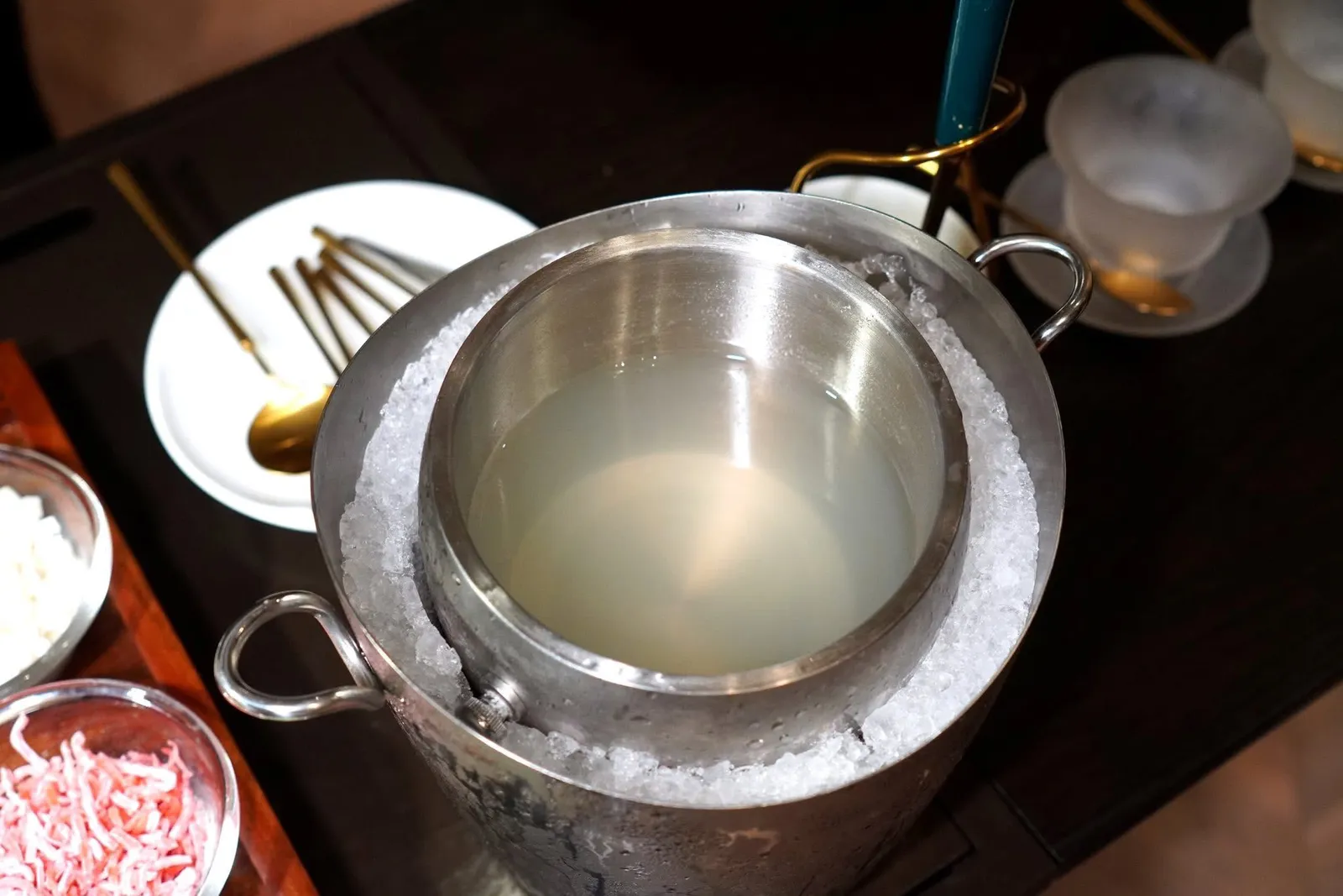 苏式八宝绿豆汤 (28 CNY+/Guest)Suzhou-style Mung Bean Soup with Eight Delicaciesจากนั้นเสิร์ฟมากับซุปที่เตรียมจากใบสะระแหน่ (薄荷汤) ช่วยเรียกความเย็นสดชื่นได้ดี (14/20)